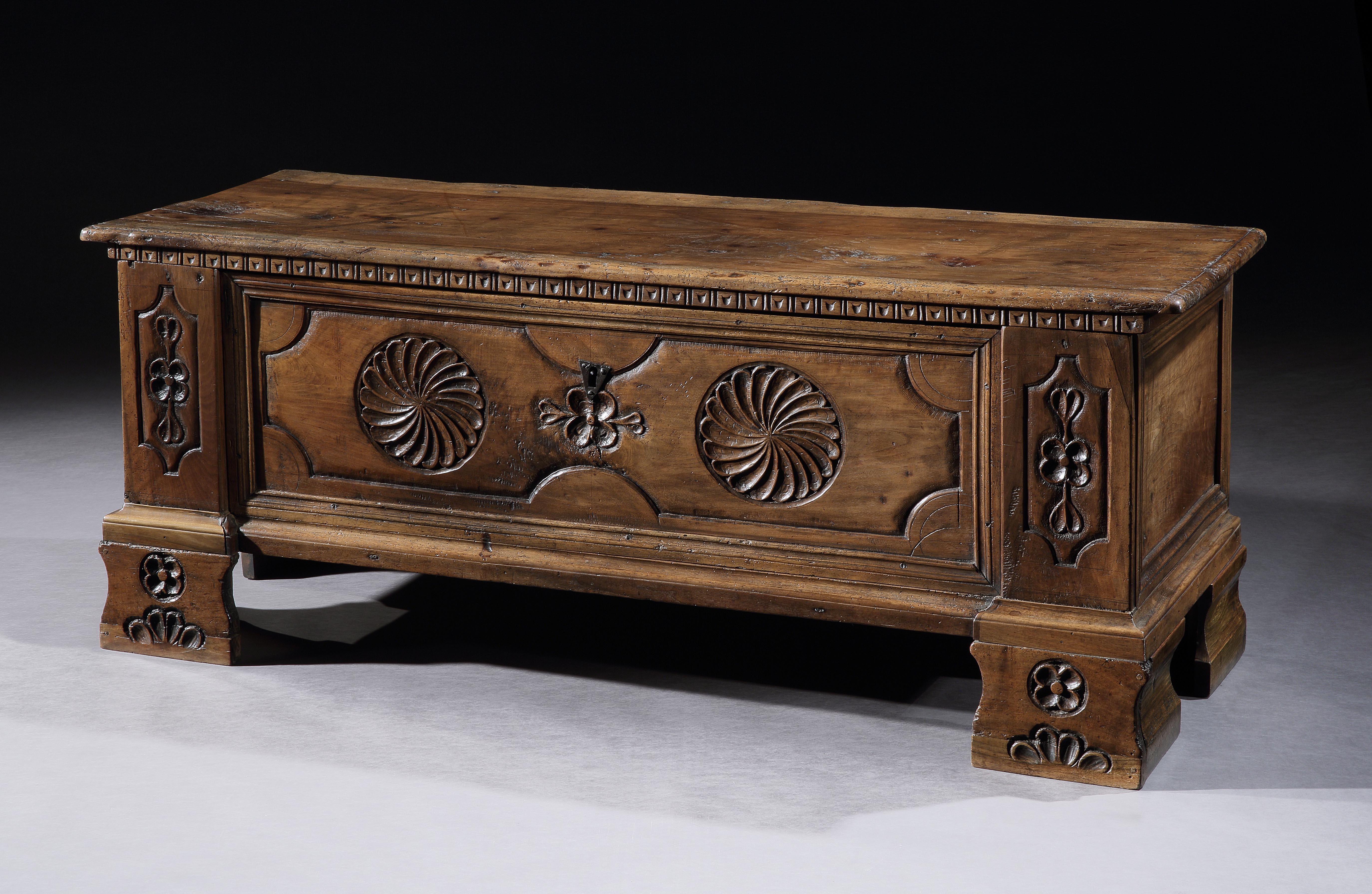 Cassone, 17th Century, Italian, Baroque, Vernacular, Walnut, Carved, Hearts In Good Condition For Sale In BUNGAY, SUFFOLK