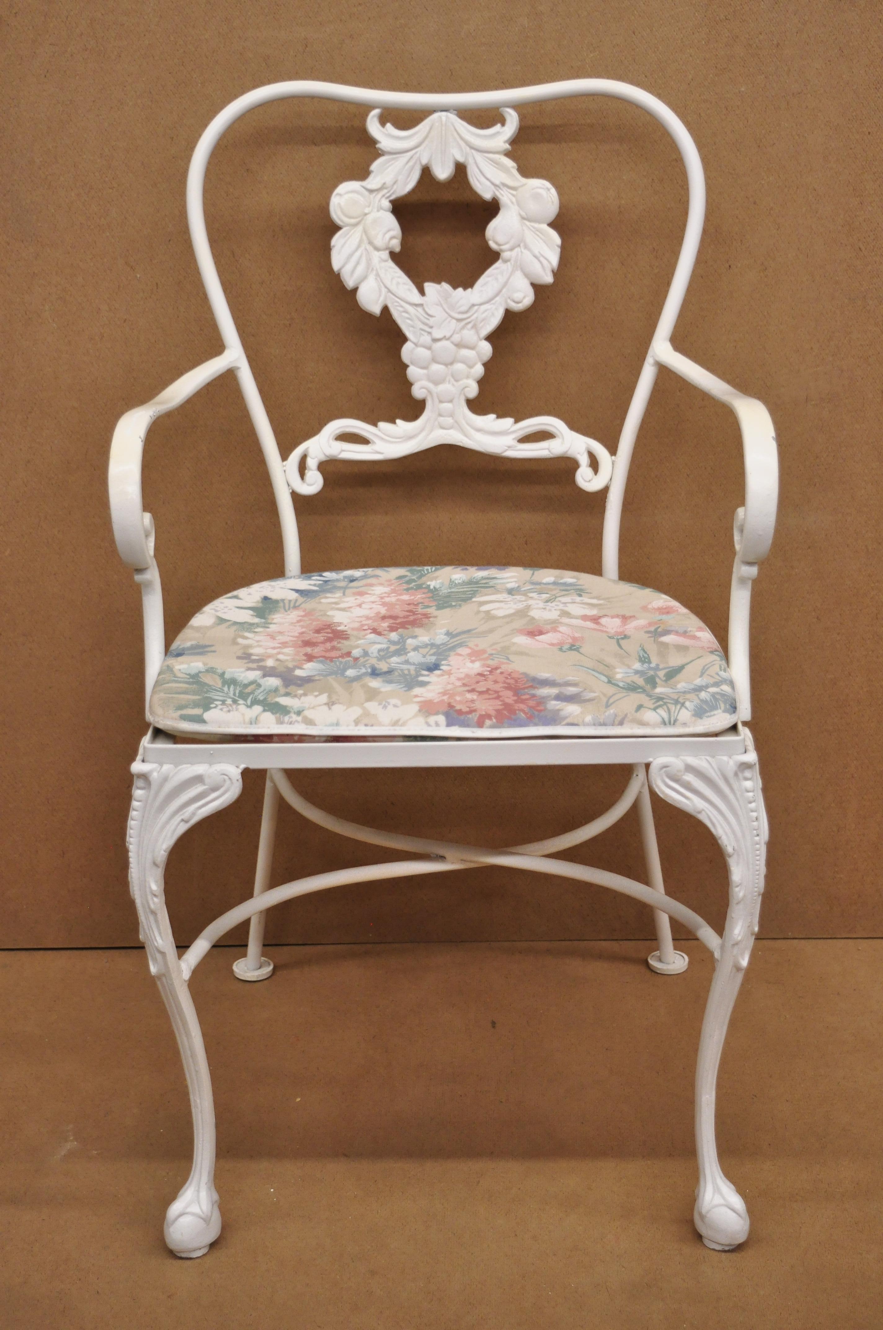 Cast Aluminum 7-Piece Victorian Style Patio Dining Set Table 6 Chairs In Good Condition In Philadelphia, PA