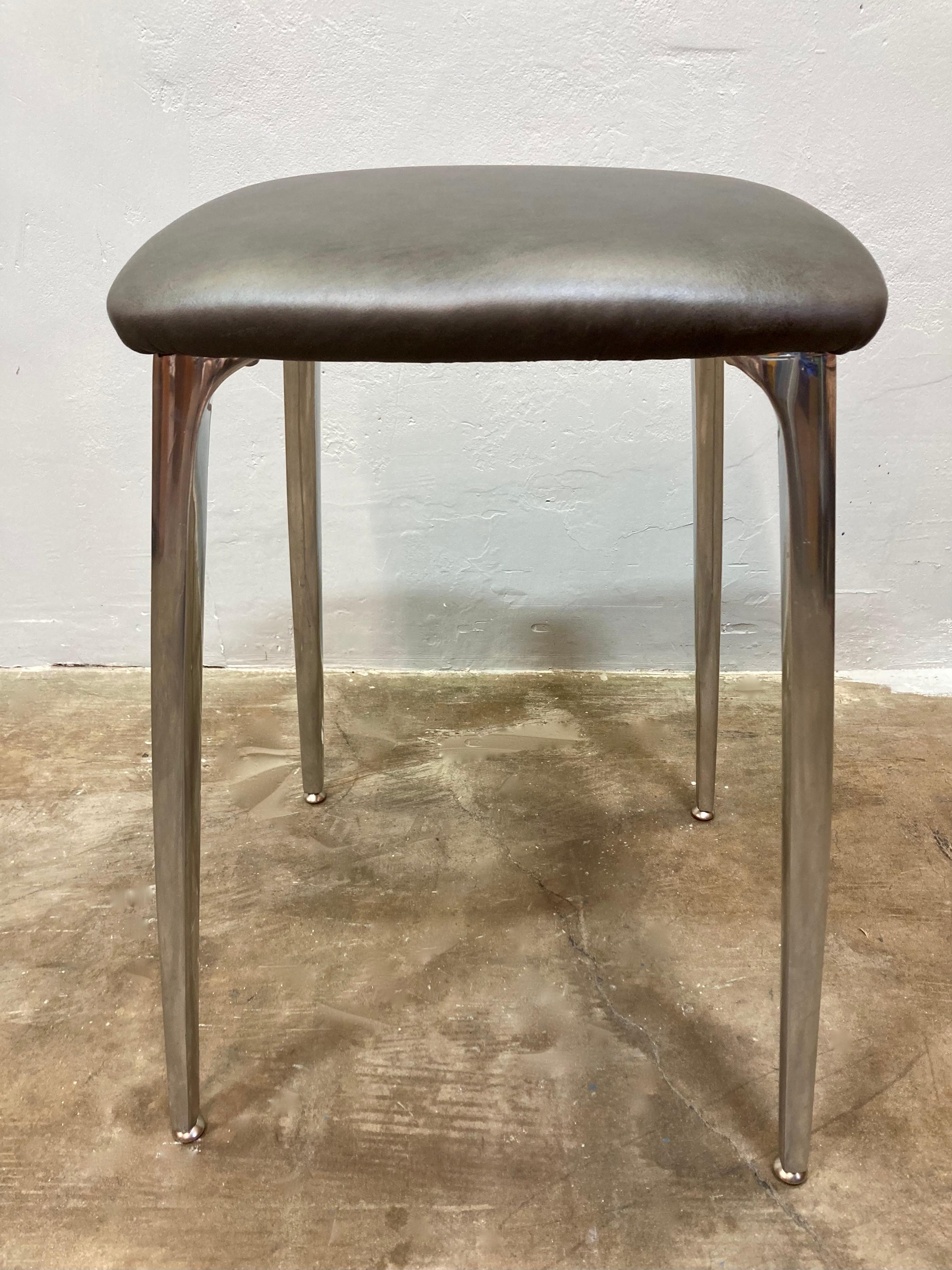 Elegant tabouret MCM 