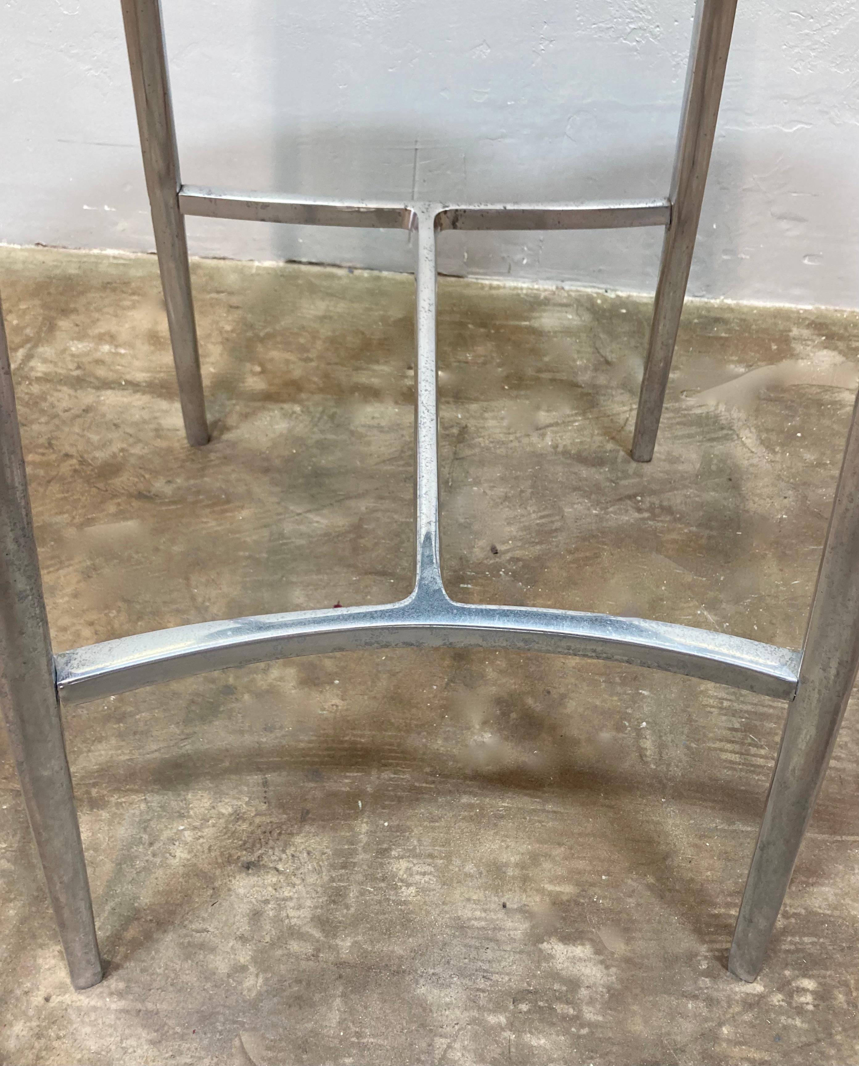 Sgabello da bar in alluminio fuso con rivestimento in pelle fresca in vendita 2