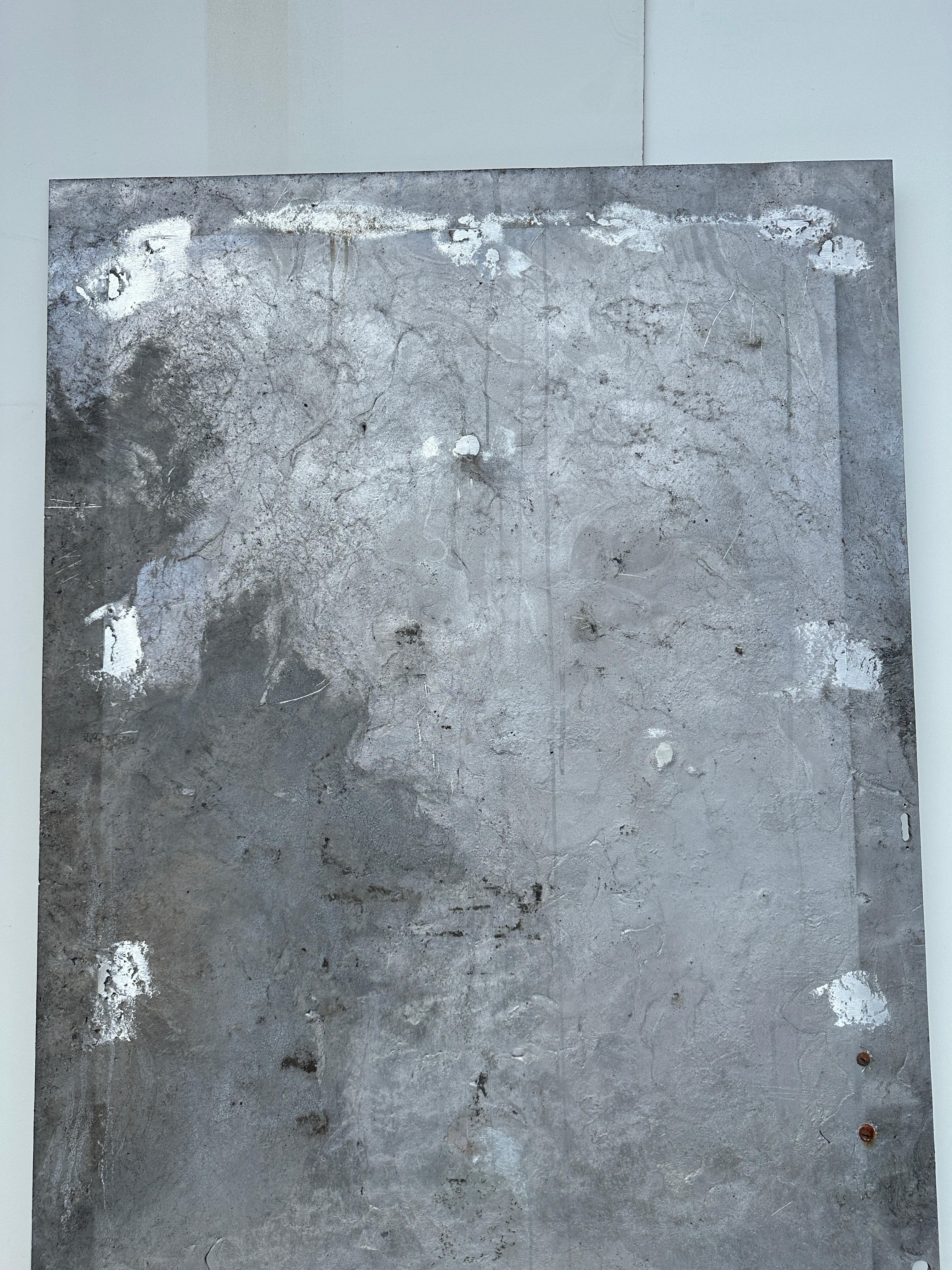 Panneau de porte brutaliste en aluminium moulé avec poignée en vente 9
