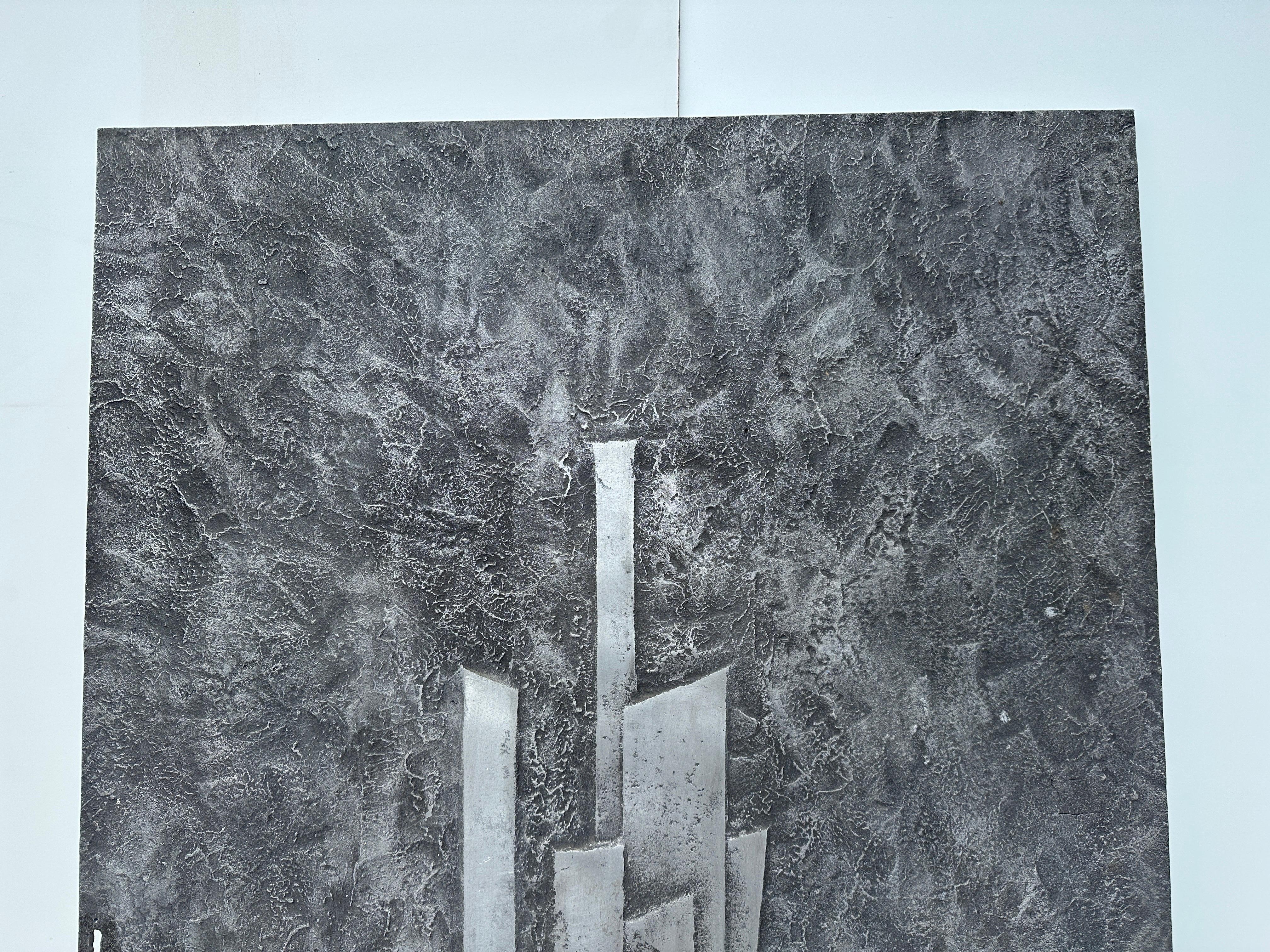 Panneau de porte brutaliste en fonte d'aluminium massif avec poignée, fabriqué en Belgique dans les années 1970. Dans le style de Billy Joe McCarroll et David Gillespi 