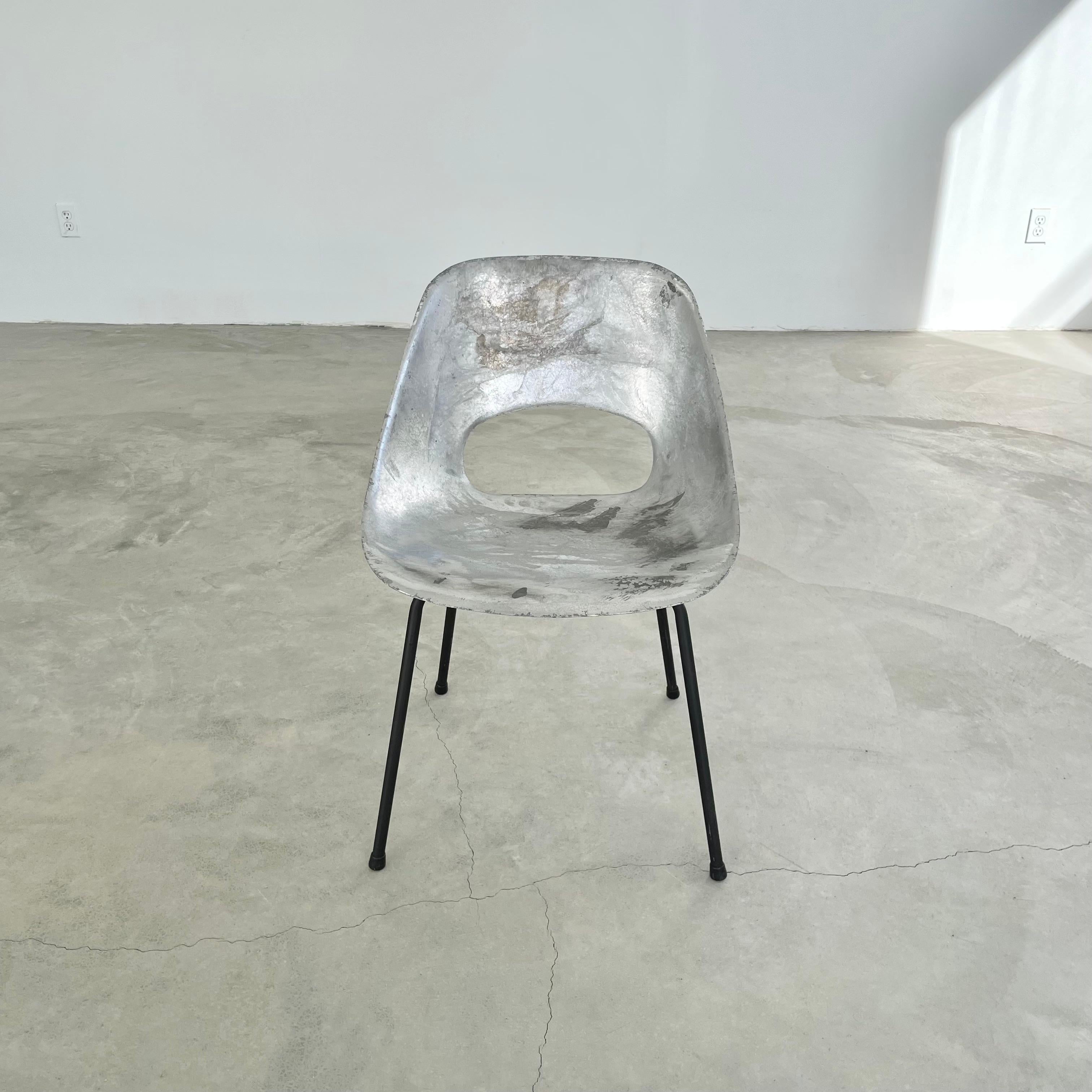 Stuhl aus Aluminiumguss von Pierre Guariche im Angebot 8