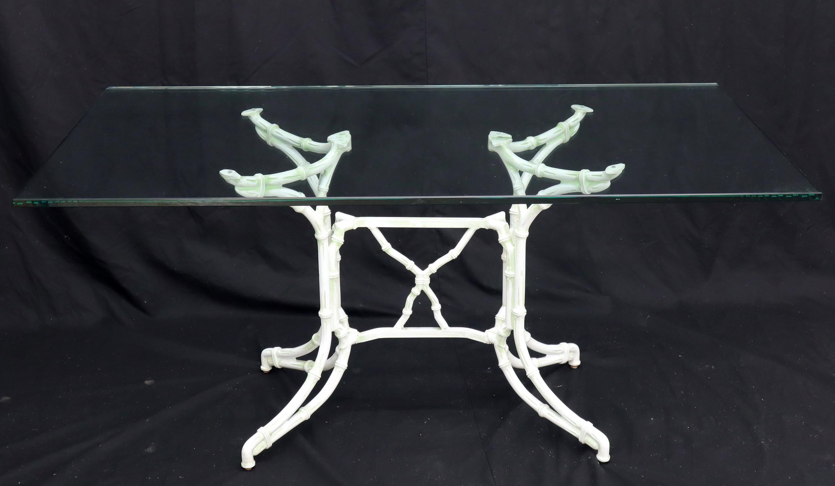 Cast Aluminum Faux Bamboo Dining Table w/ 4 Matching Chairs Outdoors Green Vinyl In Good Condition For Sale In Rockaway, NJ