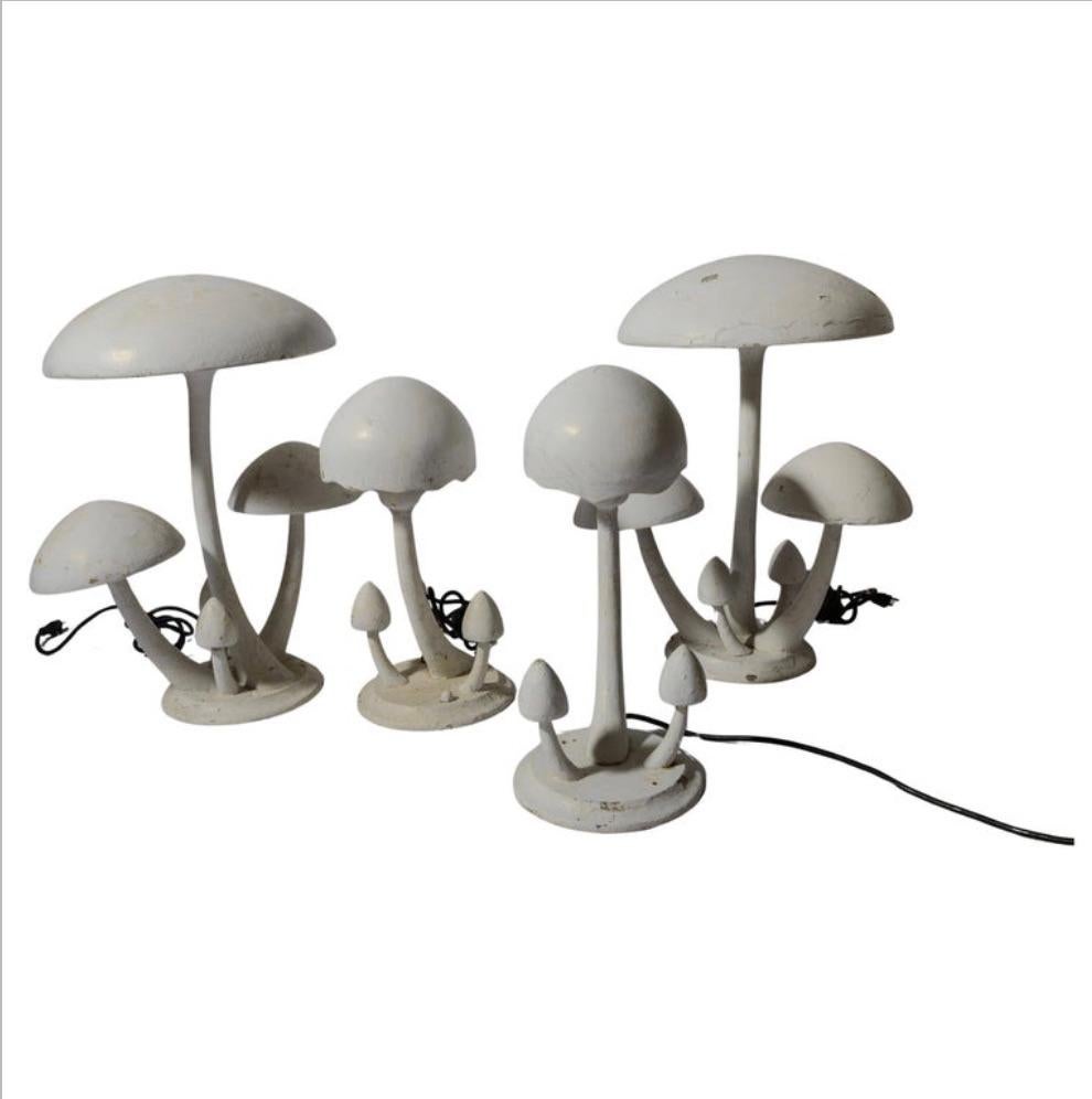 4 Aluminiumguss Outdoor Bio-Pilzleuchten
Ein großartiges Design
Wahrscheinlich von Lightolier vertrieben
kleinere Lampen 20 