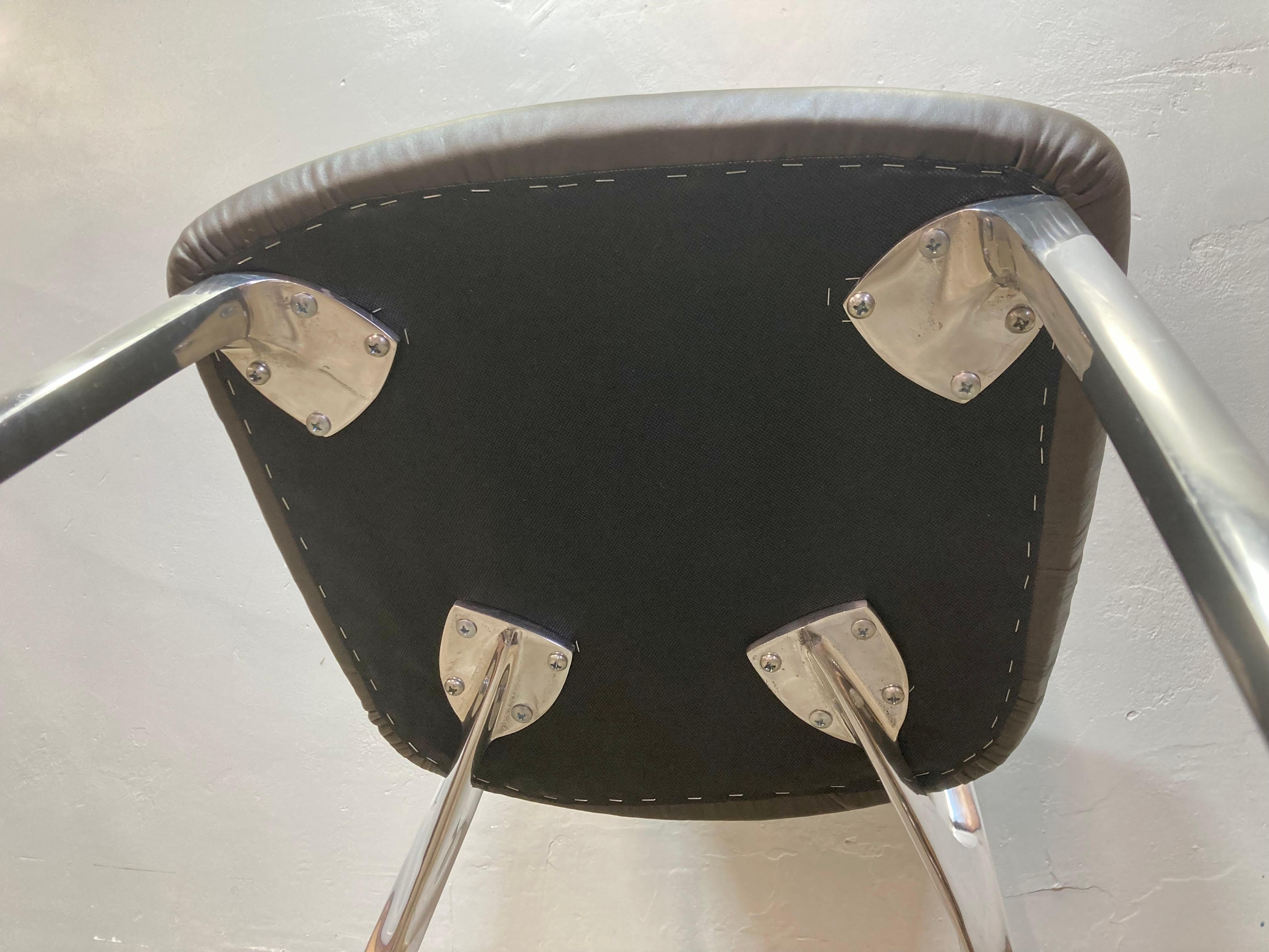 Beistellstuhl aus Aluminiumguss mit neuem Ledersitz und Rückenlehne im Angebot 3