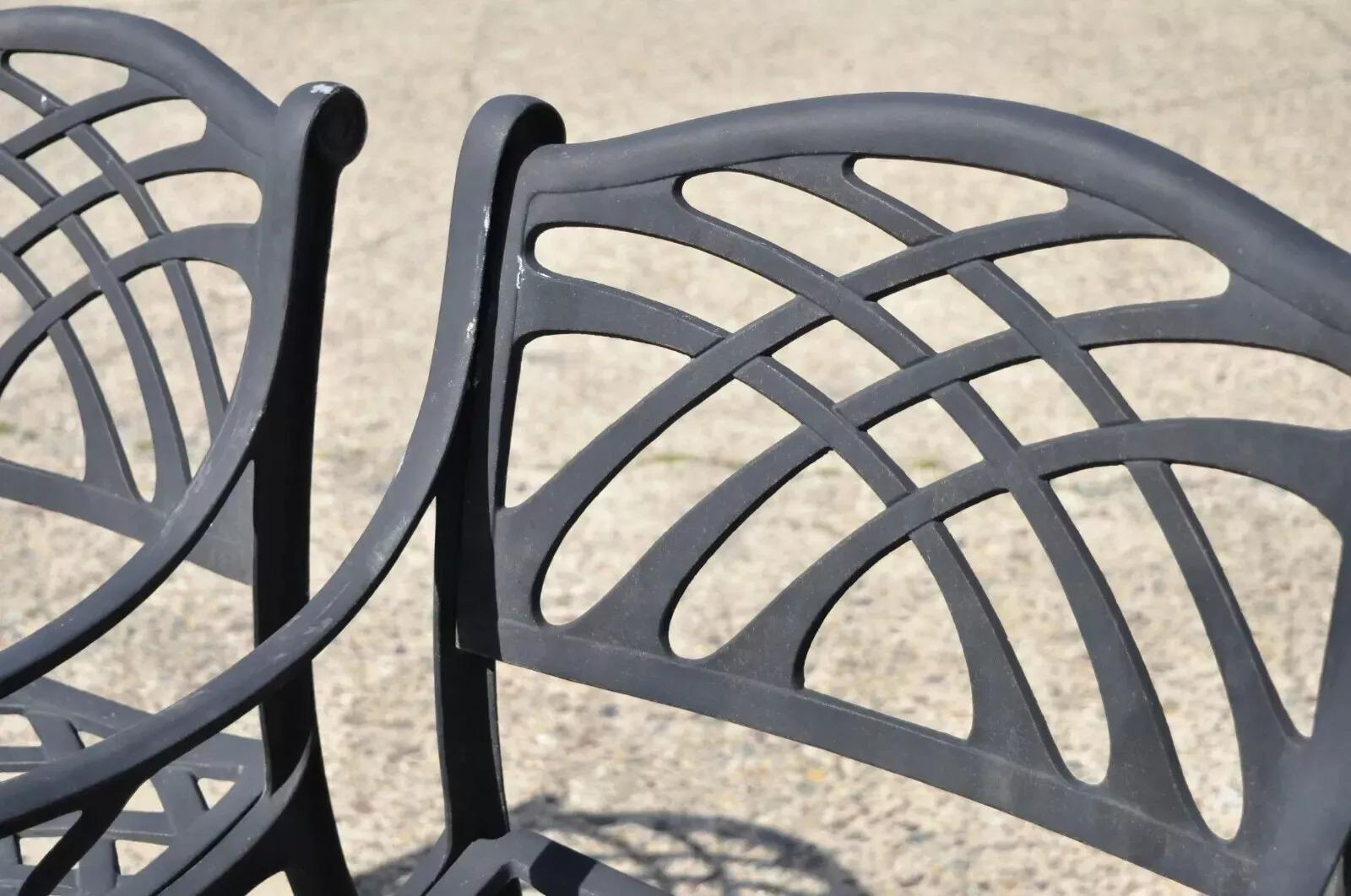 Sconosciuto Sedie girevoli in alluminio fuso in stile Art Nouveau per piscina e patio - una coppia in vendita