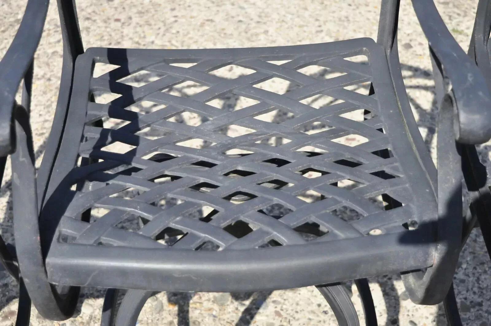 XX secolo Sedie girevoli in alluminio fuso in stile Art Nouveau per piscina e patio - una coppia in vendita