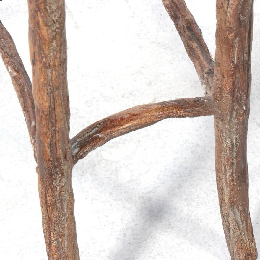 Table basse en aluminium Faux Bois coulé et peint à la main. Bon état - En vente à Chicago, IL