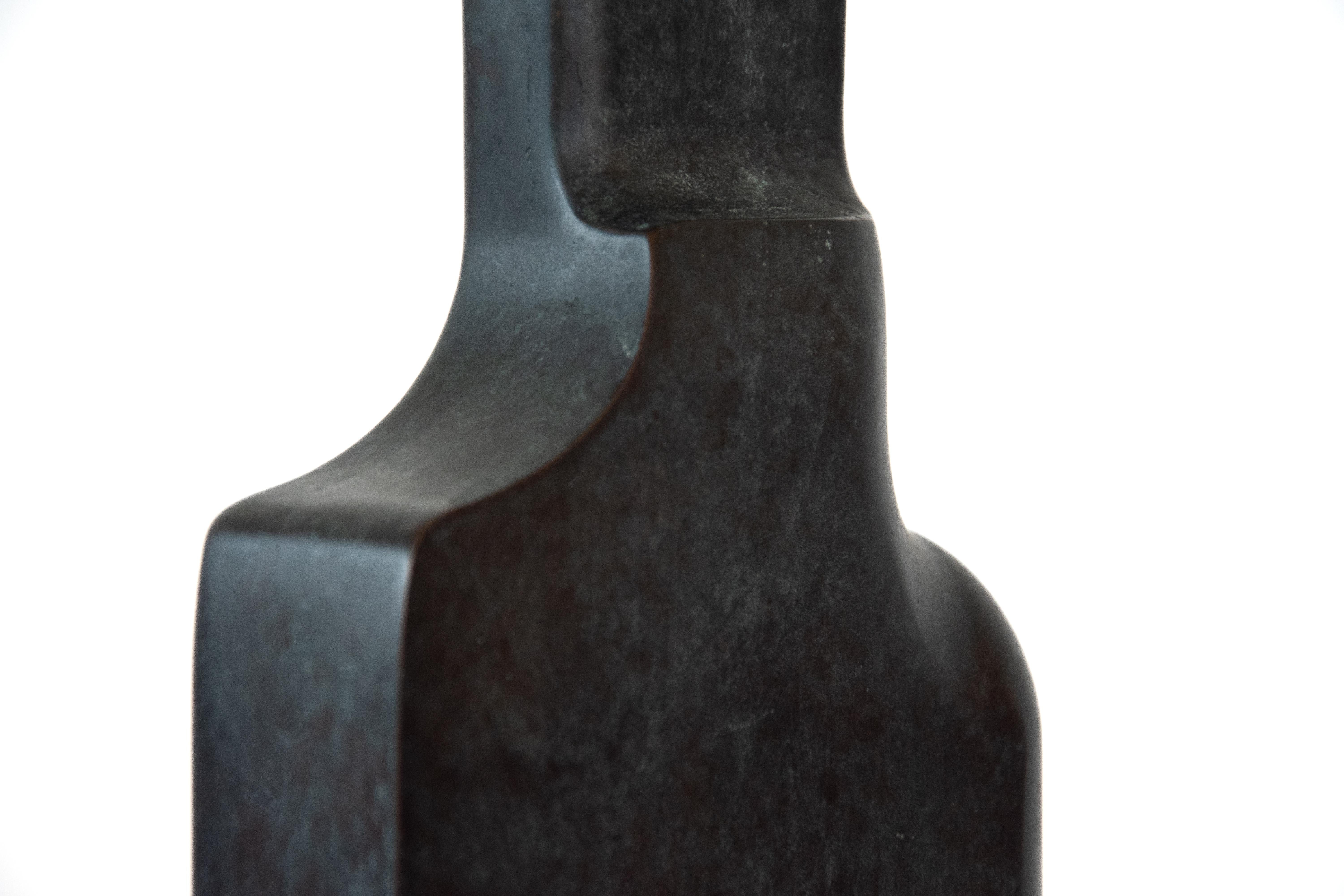 Postmoderne Vase Amo en bronze moulé et patiné par Eichkorn en vente