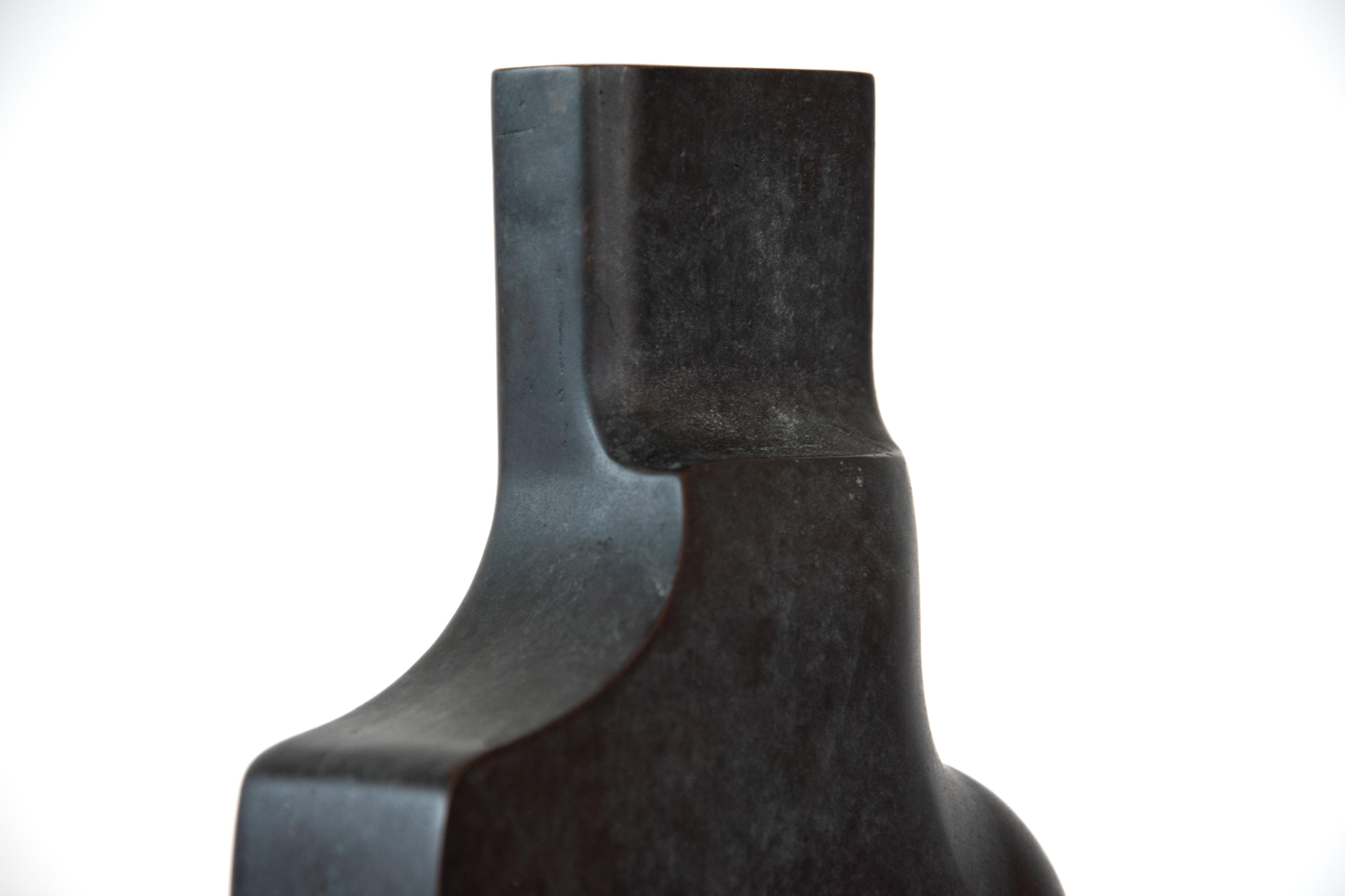 Allemand Vase Amo en bronze moulé et patiné par Eichkorn en vente