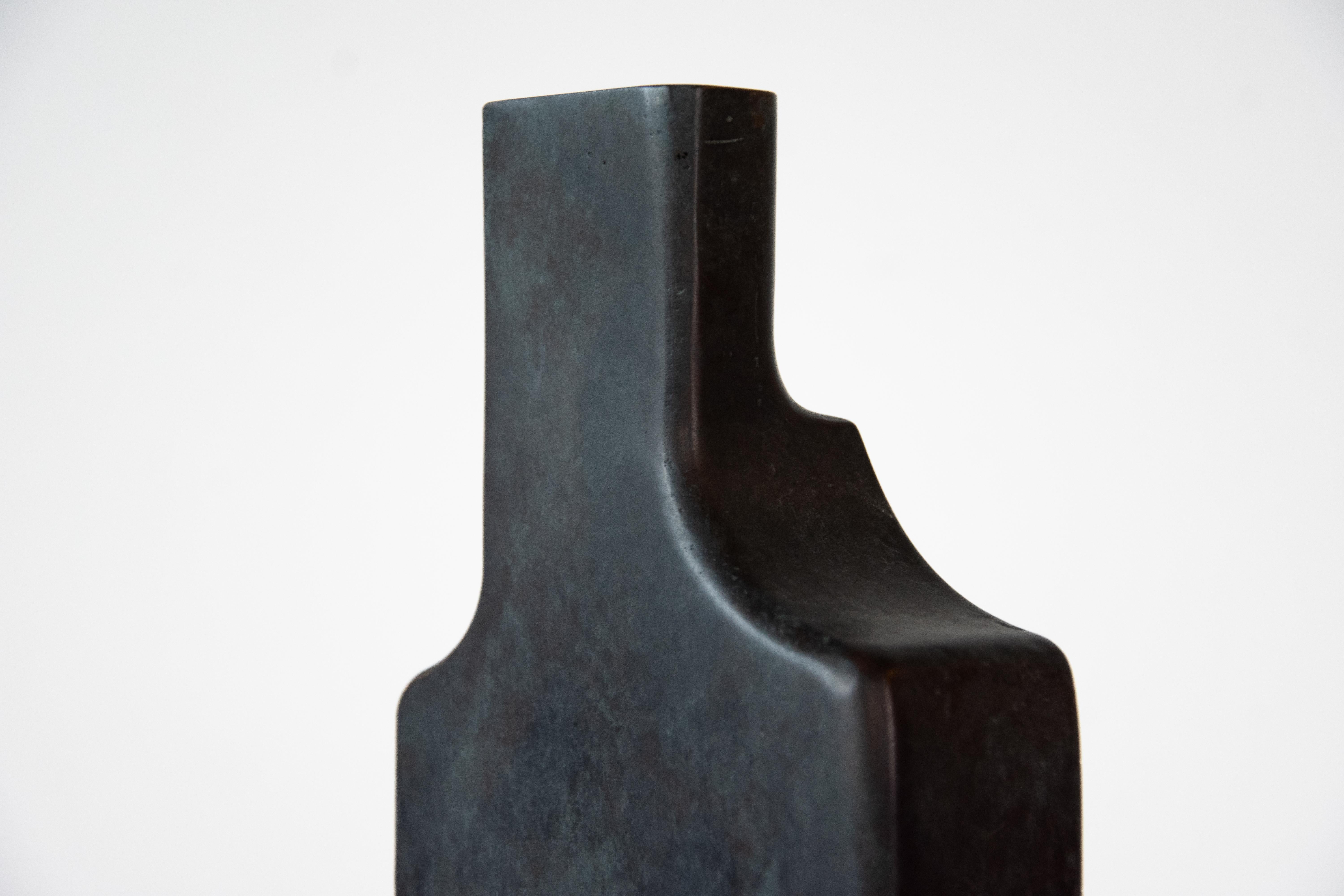 Vase Amo en bronze moulé et patiné par Eichkorn Neuf - En vente à Geneve, CH