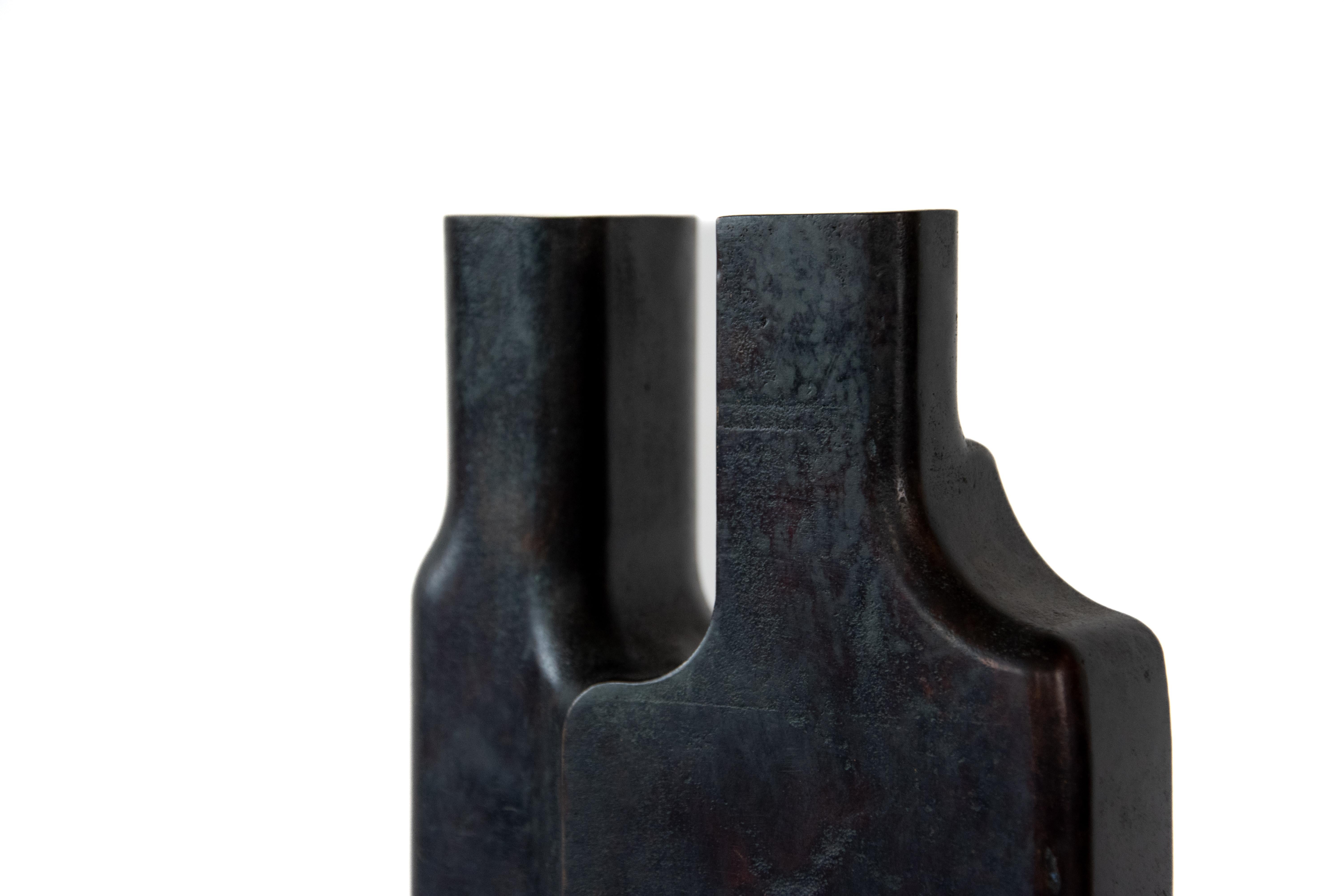 Enos-Vase aus gegossener und patinierter Bronze von Eichkorn (Deutsch) im Angebot