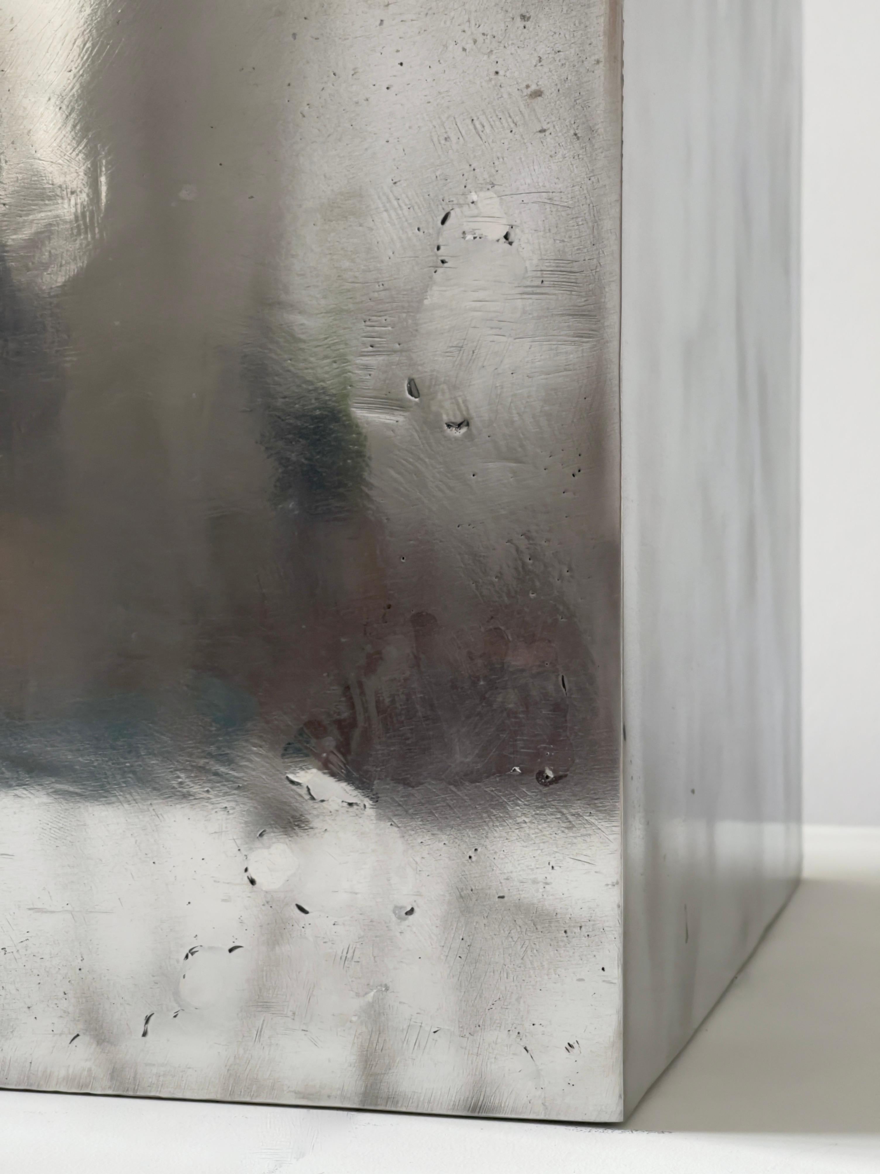 Sculpture contemporaine. Cube en aluminium coulé poli à la main 2011. Edition de 6. en vente 3