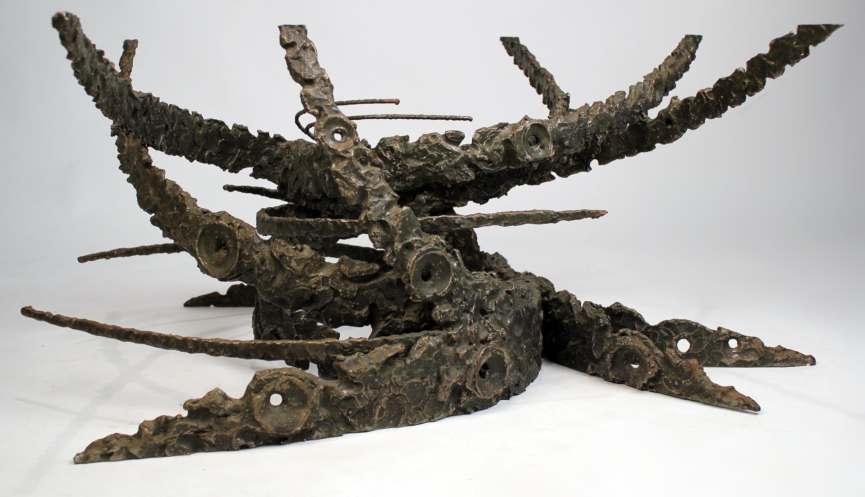 Milieu du XXe siècle Table basse ronde sculpturale « Swirl » en bronze moulé et soudé de Daniel Gluck en vente