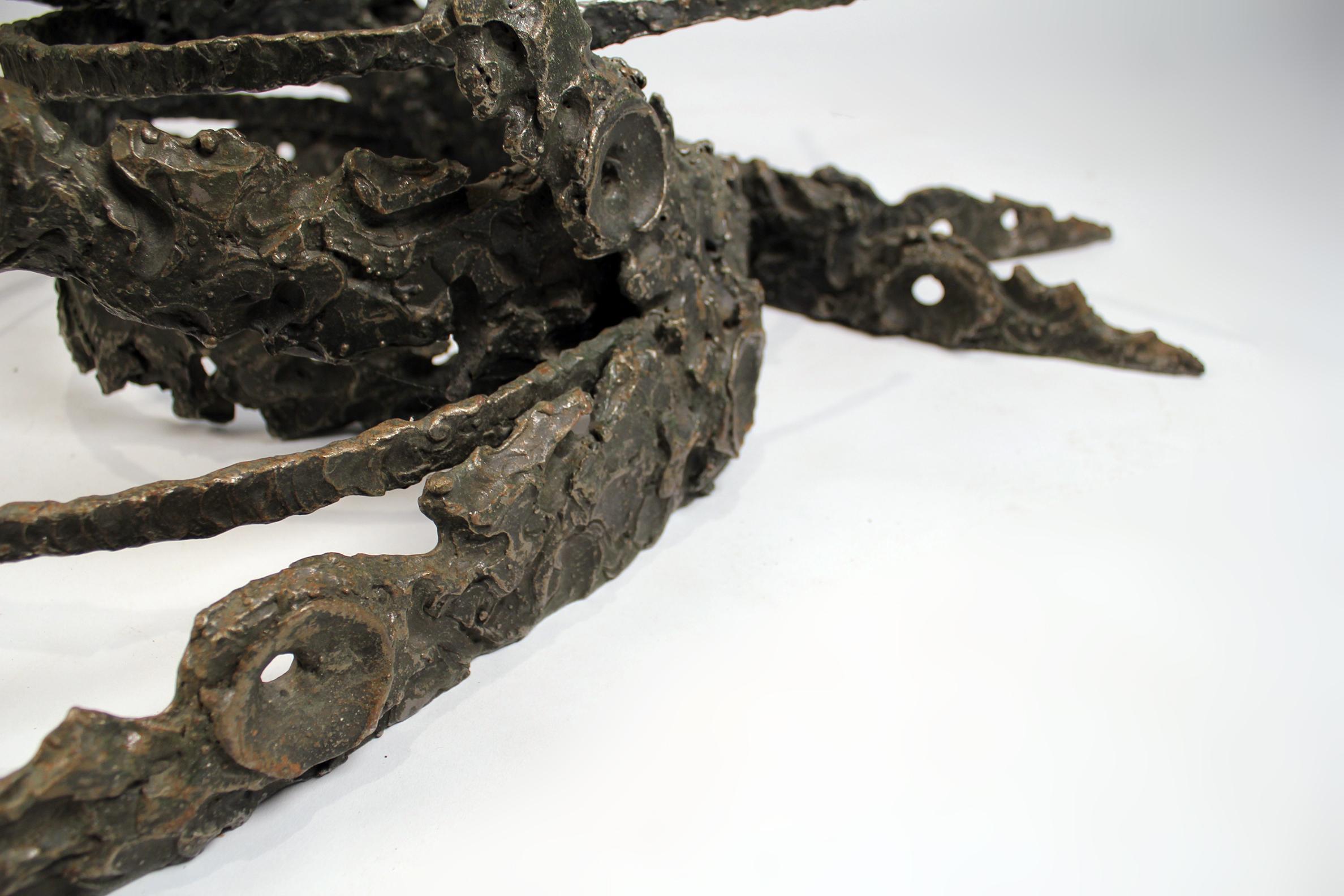 Table basse ronde sculpturale « Swirl » en bronze moulé et soudé de Daniel Gluck en vente 1
