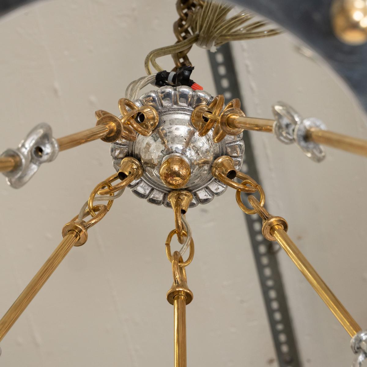 Lampadario in ottone e alluminio fuso in vendita 2