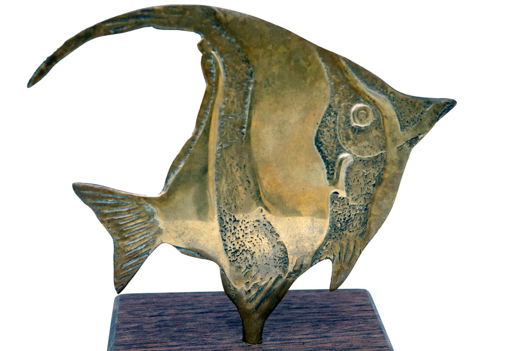 Cast Brass Angelfish Mounted on Walnut Stand For Sale 1