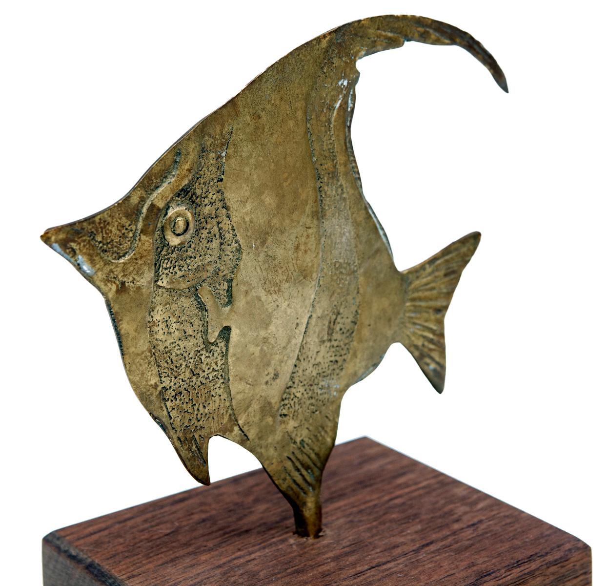 Cast Brass Angelfish Mounted on Walnut Stand For Sale 3
