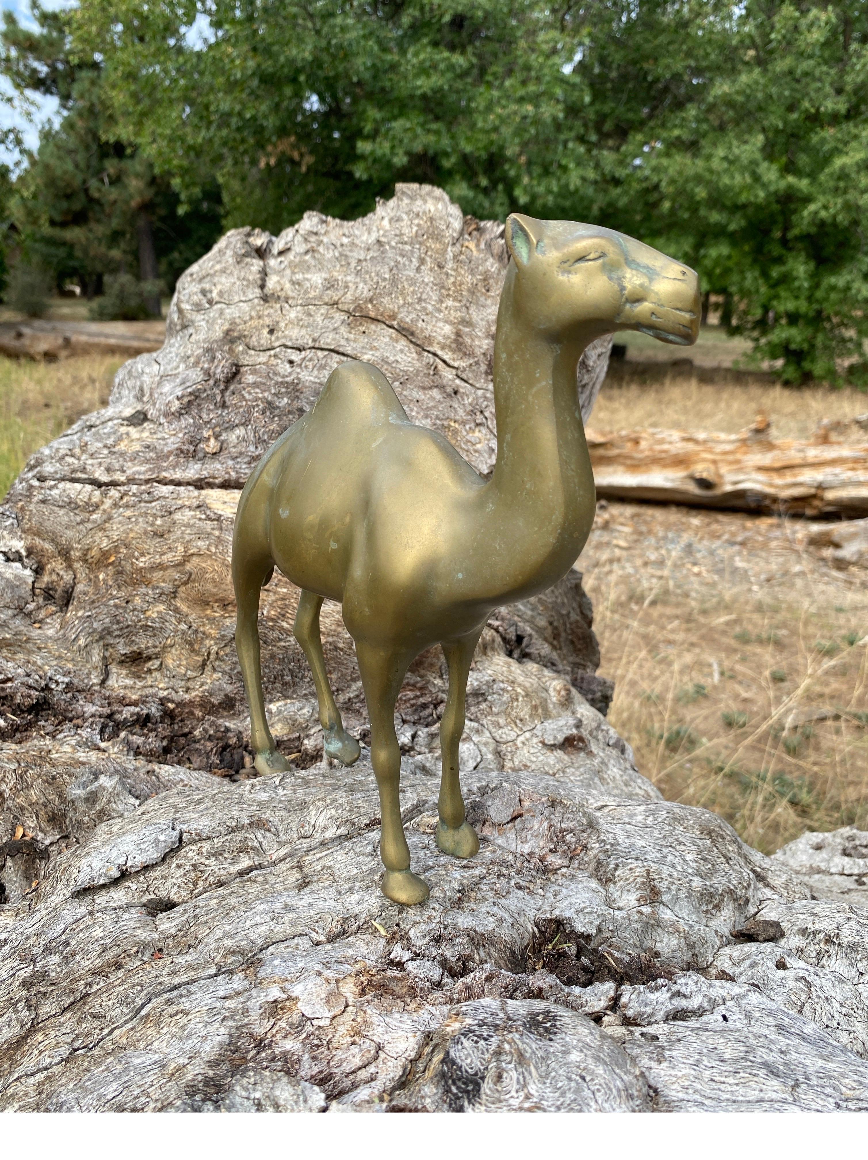 Calco Figurina di cammello dromedario arabo con una gobba in ottone fuso in vendita
