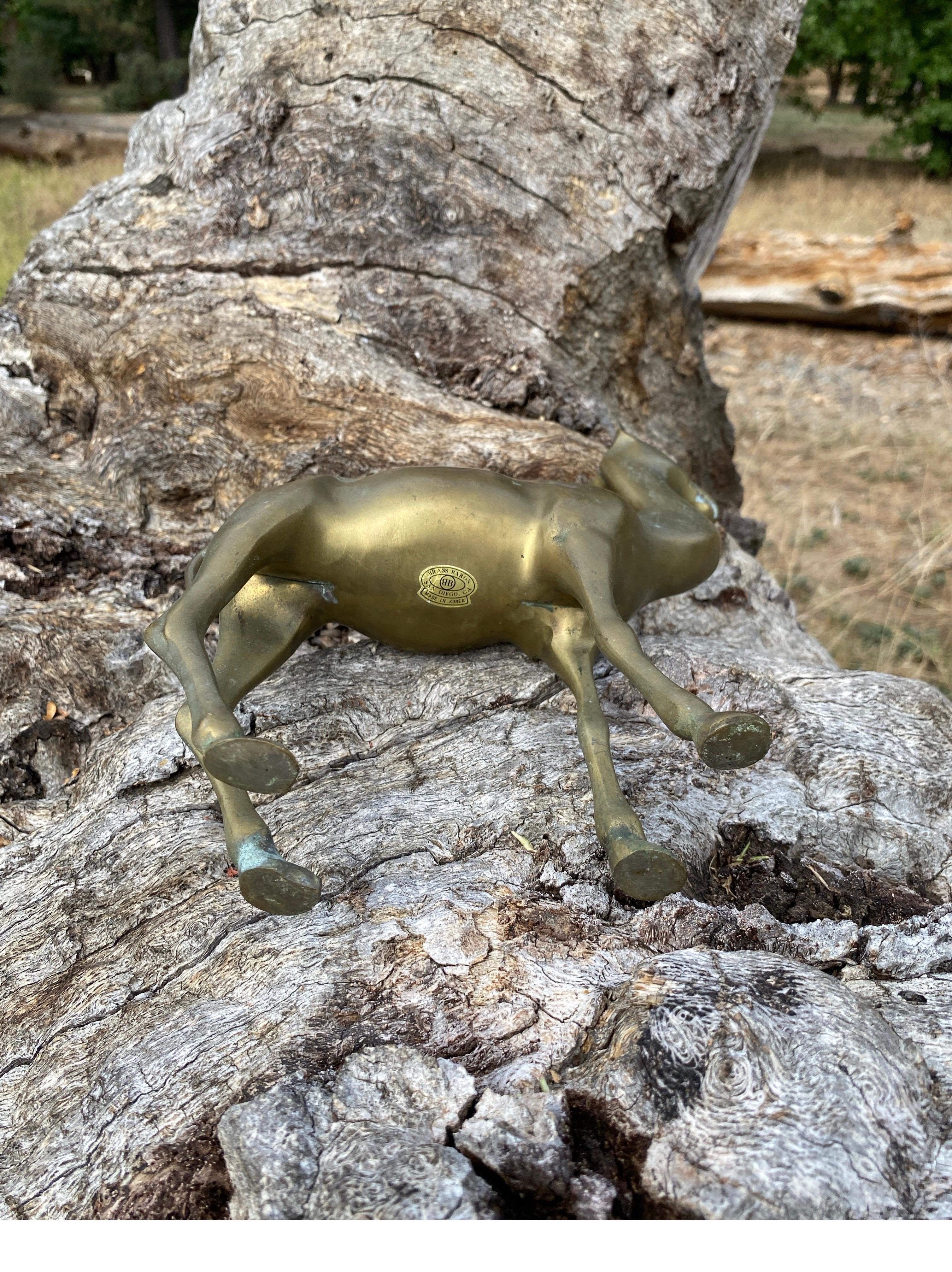 Figurina di cammello dromedario arabo con una gobba in ottone fuso In condizioni discrete in vendita a San Juan Capistrano, CA