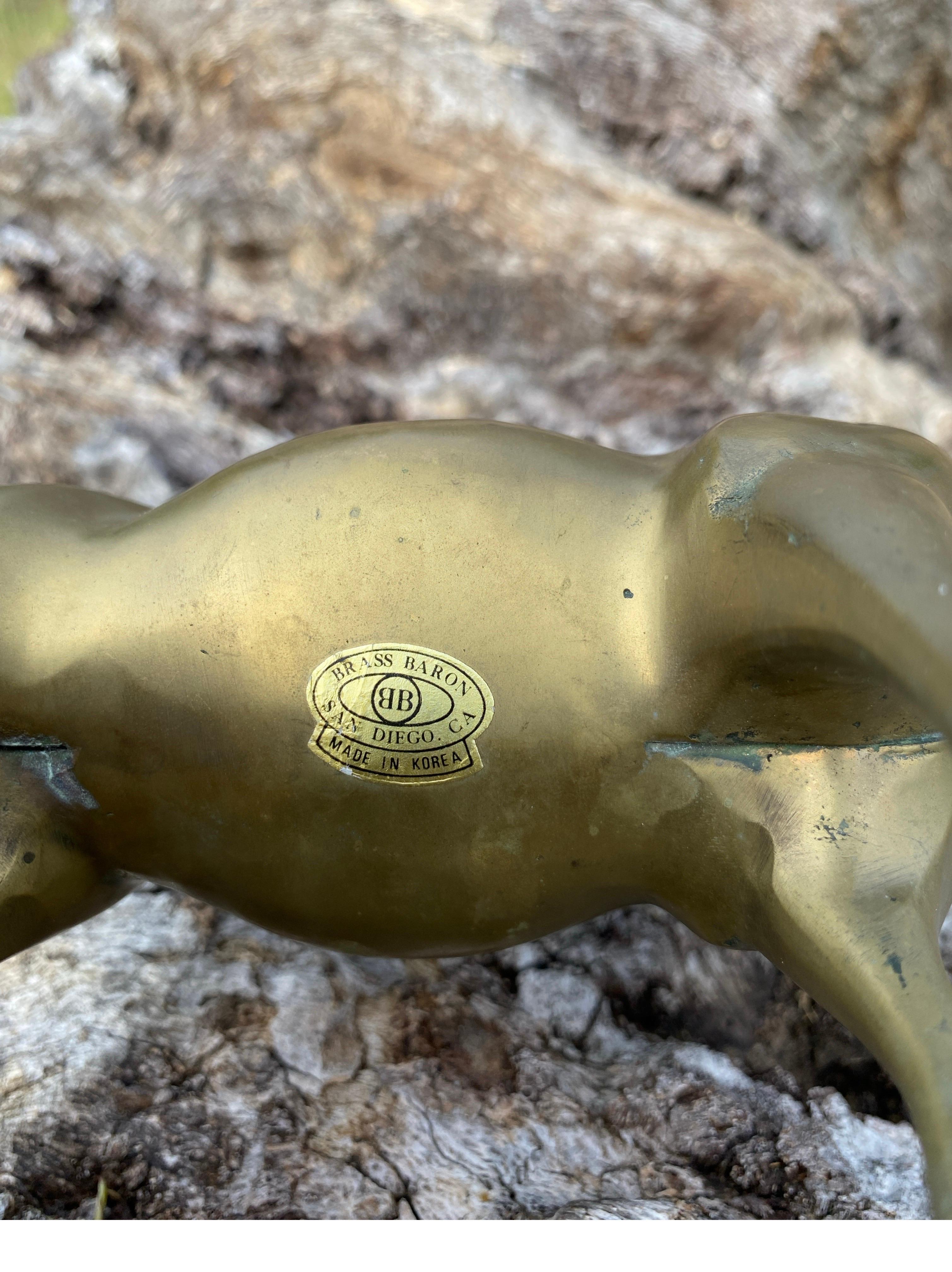 Fine XX secolo Figurina di cammello dromedario arabo con una gobba in ottone fuso in vendita