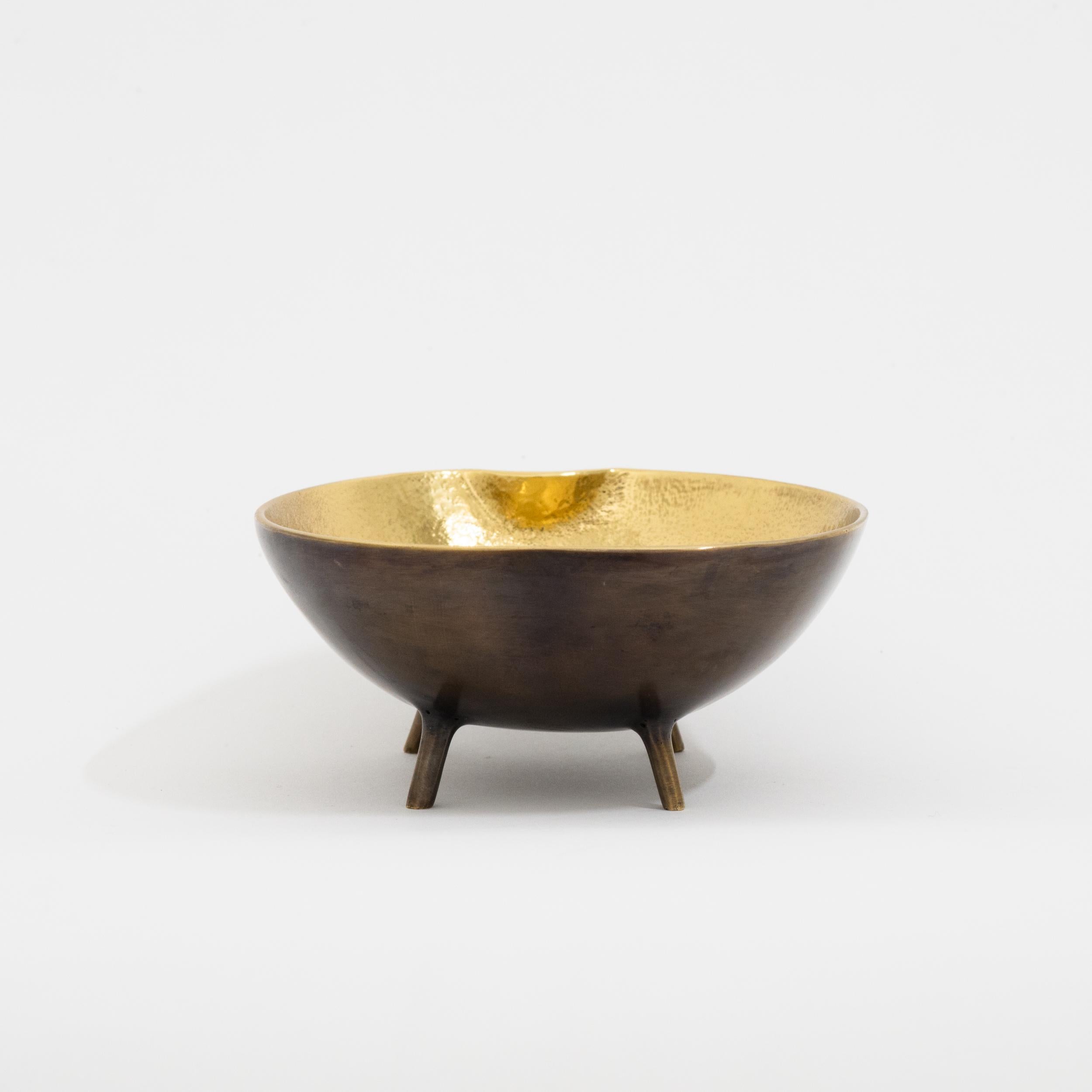 Contemporary Cast Brass Decorative Bowl with Legs, Vide-poche, with Bronze Patina For Sale