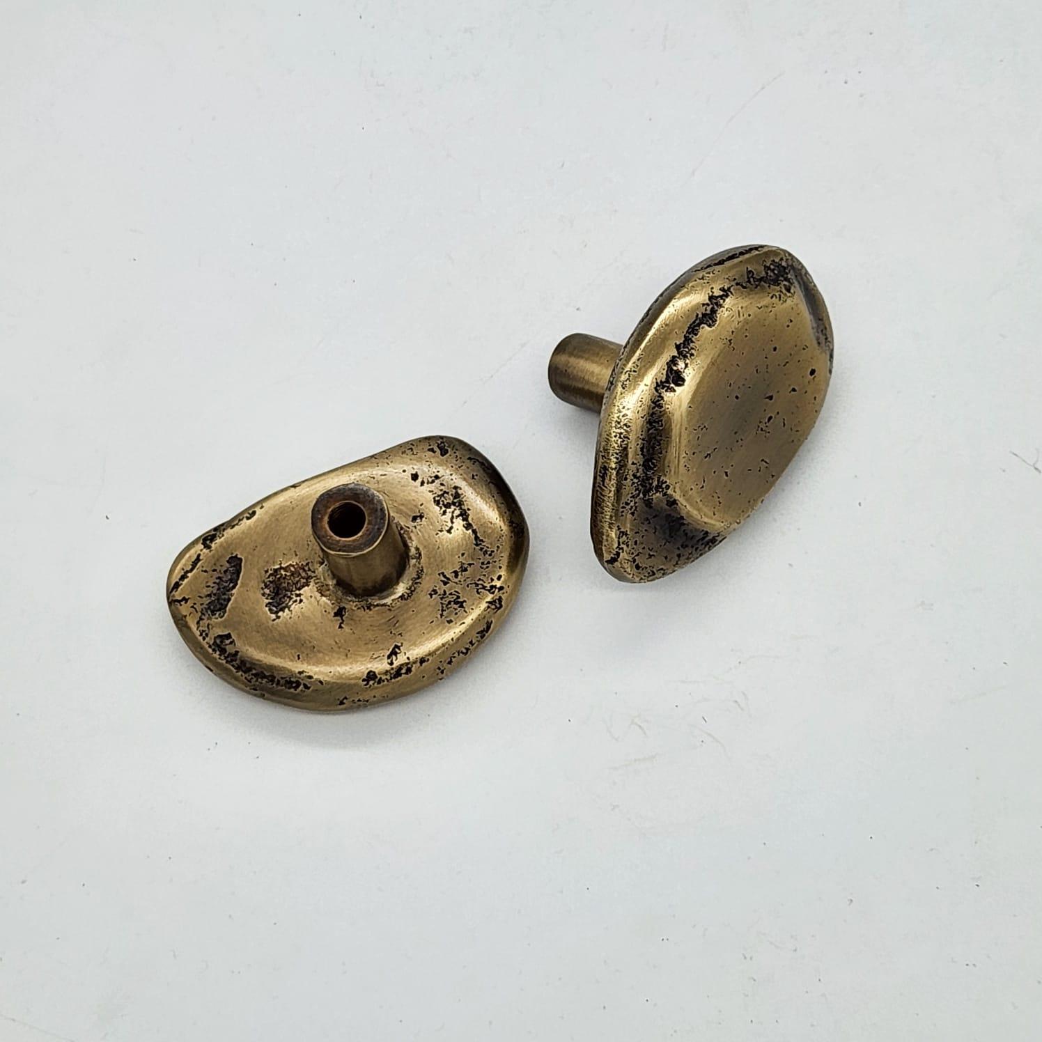This cabinet knob in solid brass is part of the Earth Prints collection. Its freeform outline evokes the natural shape of a weathered stone.

Each piece is cast using traditional foundry techniques and finished by hand. The brass is manually