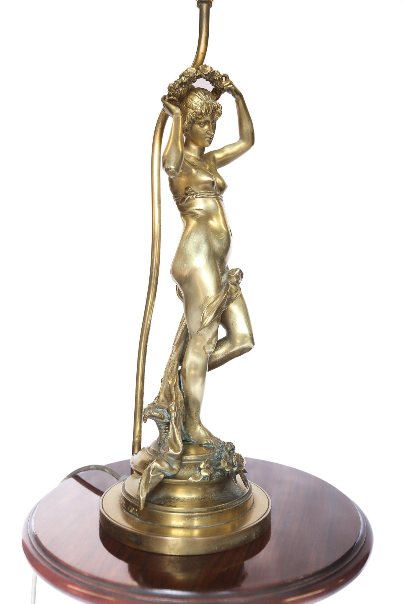 British Cast Brass Classical Lady Table Lamp. Grand Tour Style, circa 1920s For Sale
