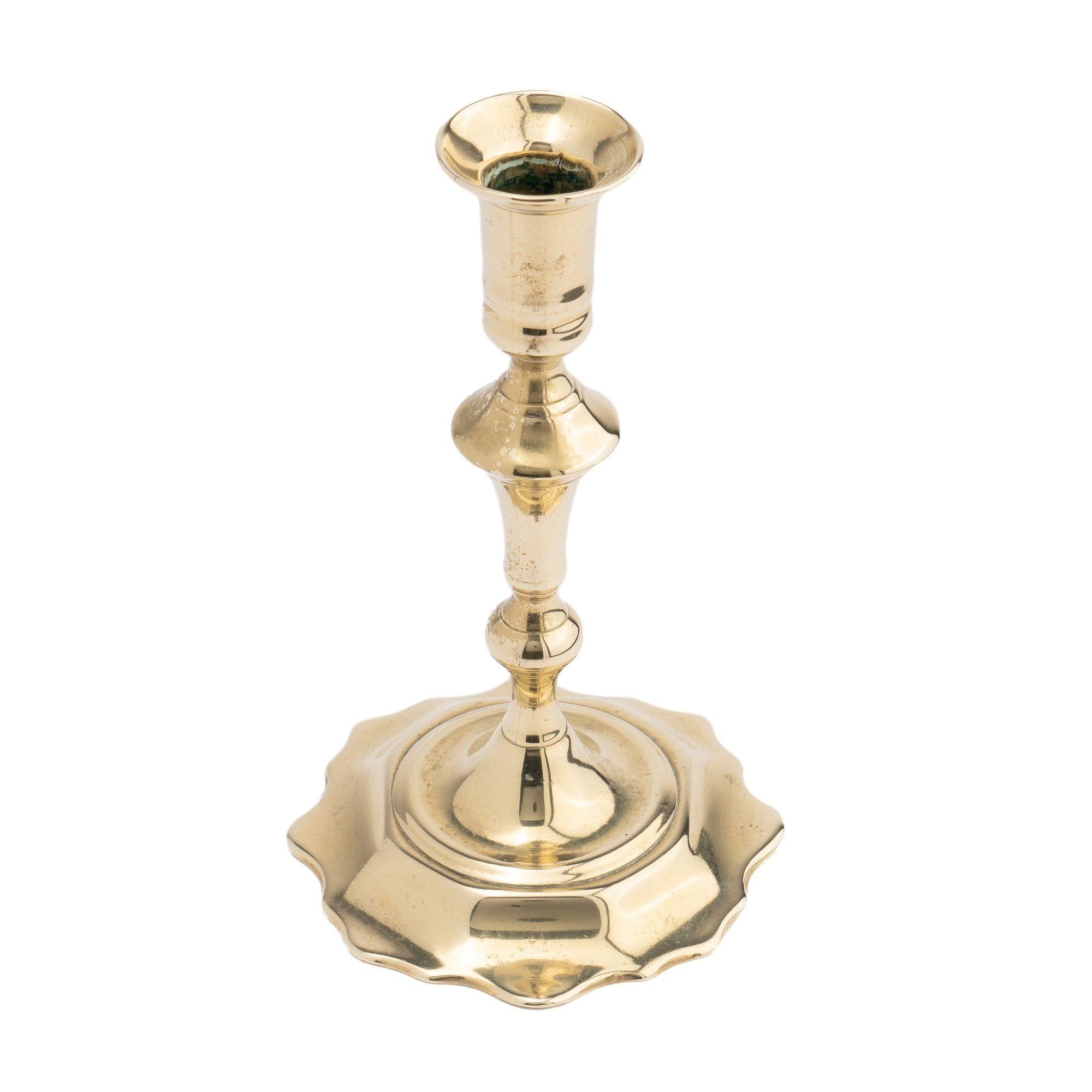 Cast brass Queen Anne scollop base candlestick, c. 1760 In Good Condition For Sale In Kenilworth, IL