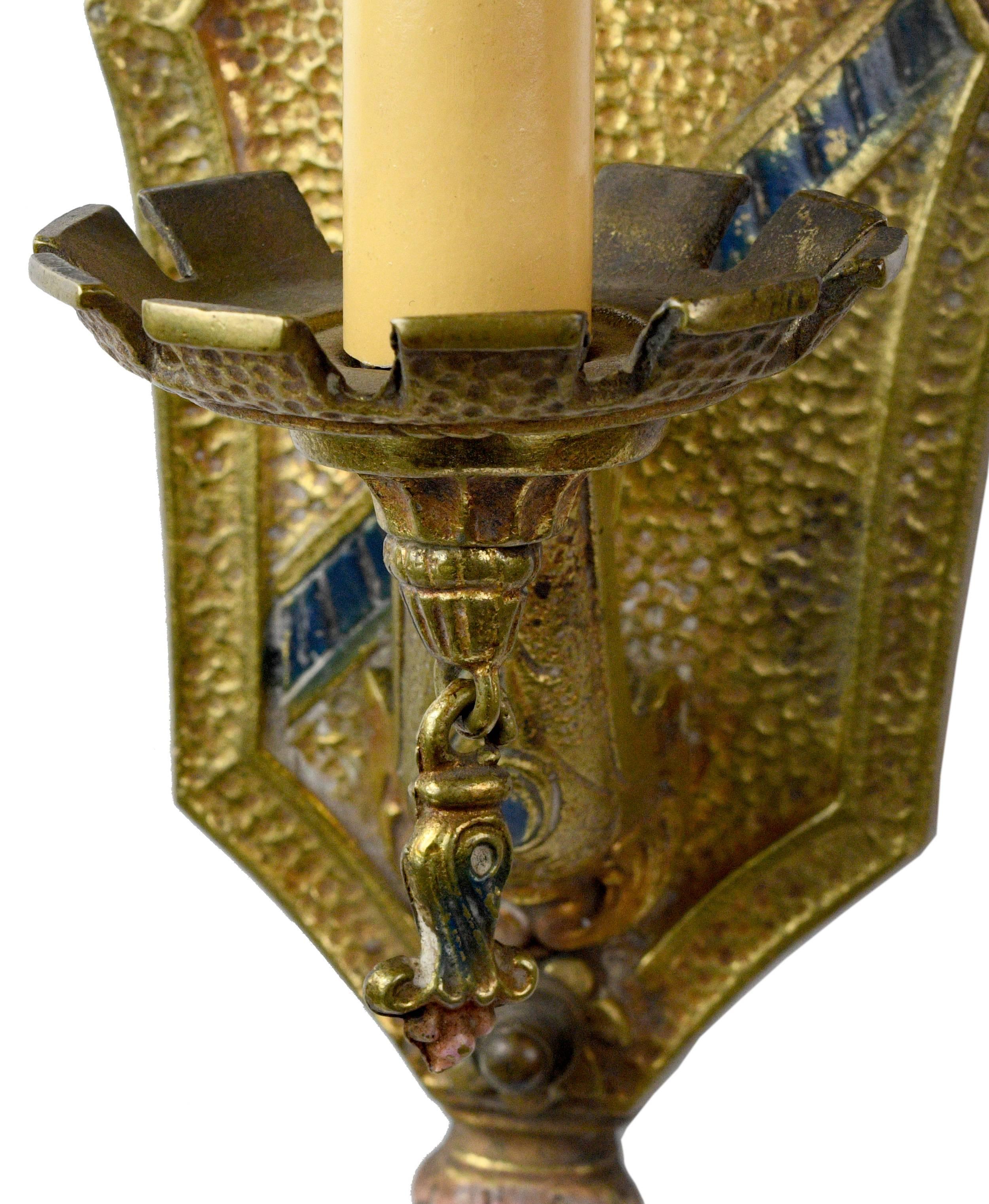 Cast Brass Single Candle Tudor Sconce In Good Condition In Minneapolis, MN