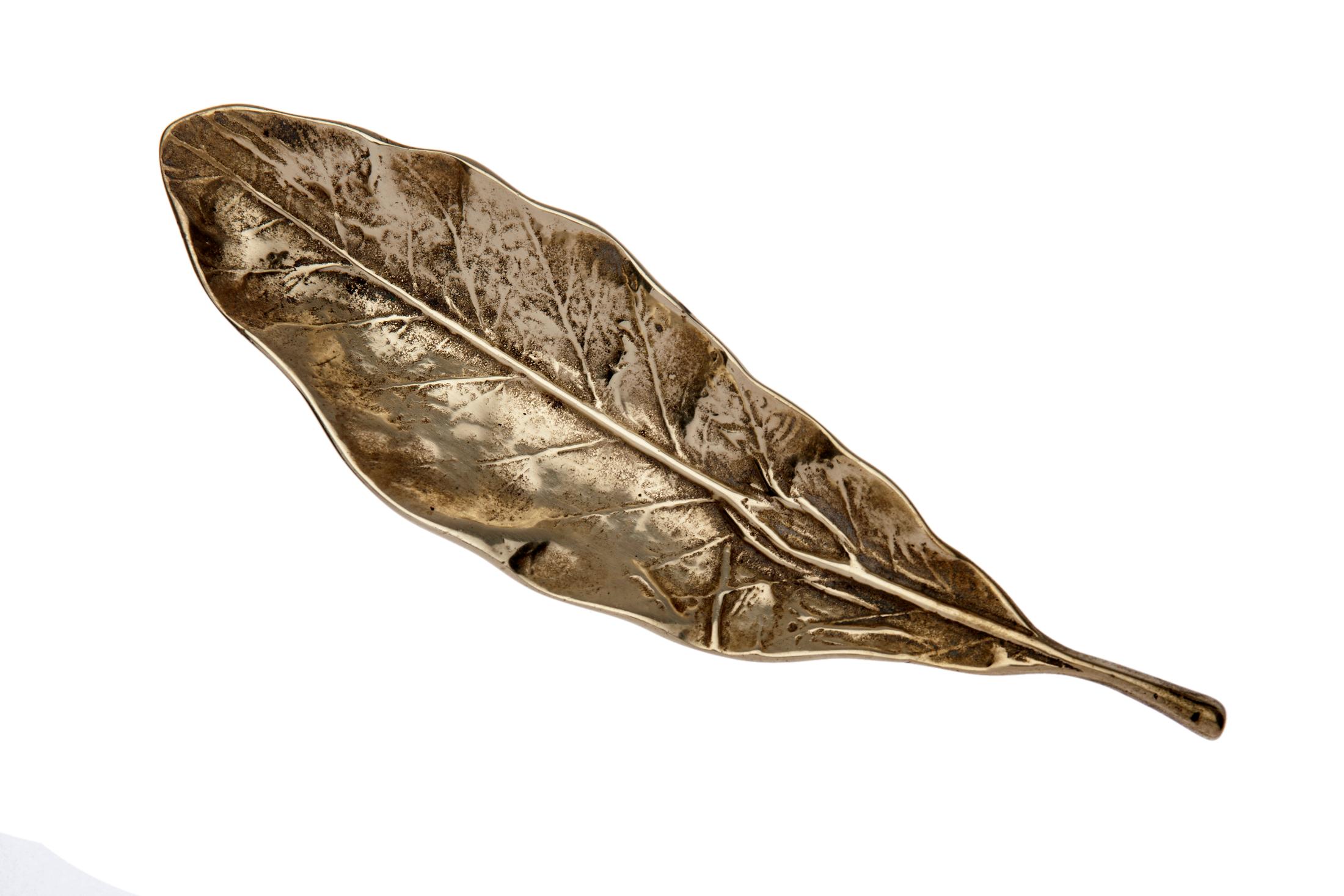 Virginia Metalcrafters Brass 3-61 tobacco leaf by Oskar JW Hansen 1963 Vintage. 
The leaf sits on three feet. Polished underside, stamped with logo, year & artist info on the underside.


