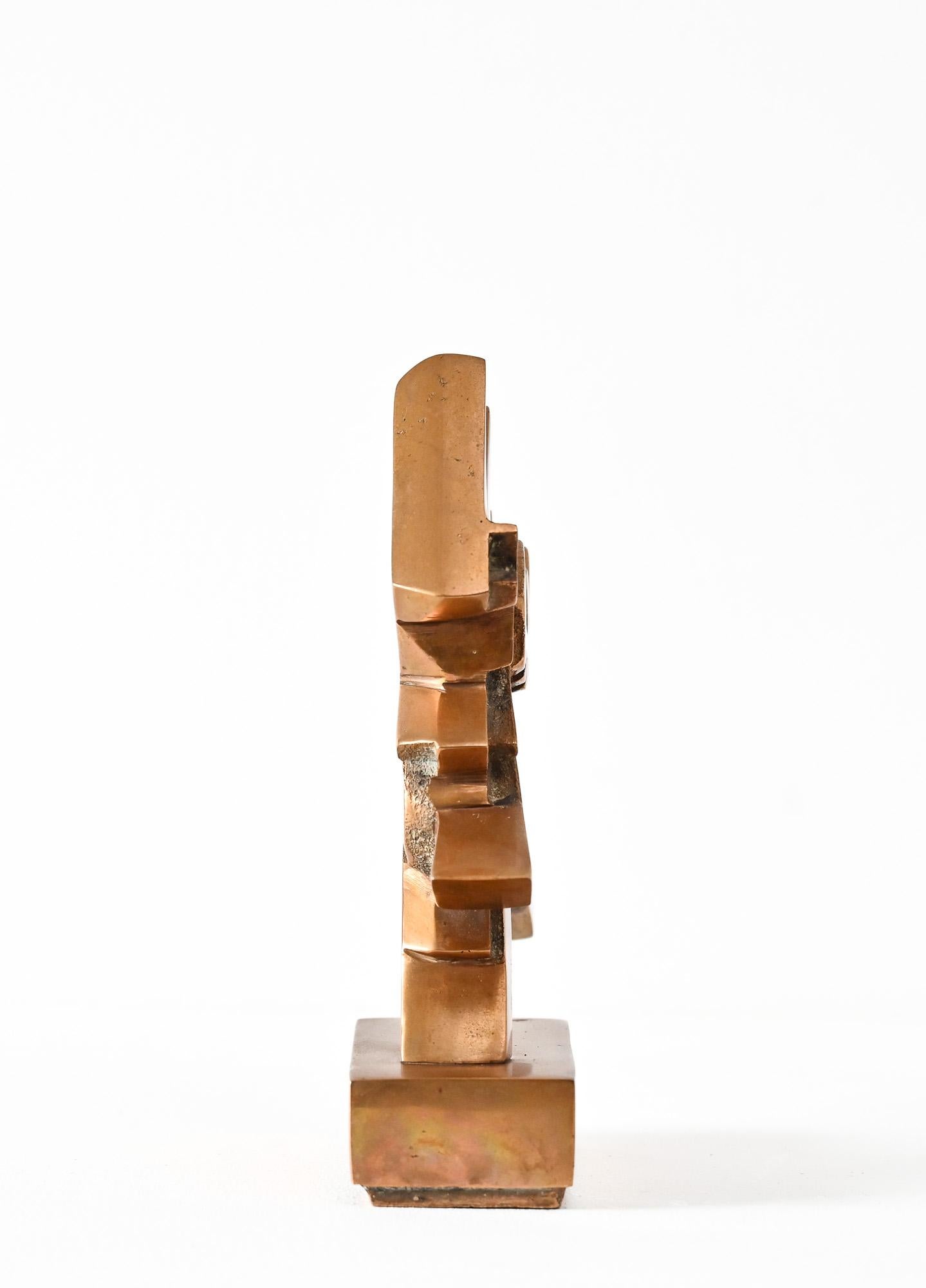Abstrakte Form A aus Bronzeguss von Umberto Mastroianni

im Stil des italienischen Futurismus
signiert auf der Vorderseite - hergestellt in Italien um 1970

Umberto Mastroianni gilt als einer der wichtigsten italienischen abstrakten Bildhauer des