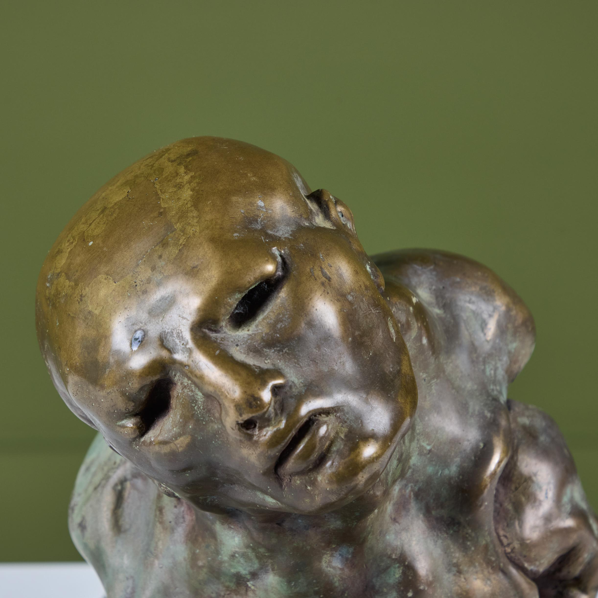 Scultura maschile astratta in bronzo fuso in vendita 3