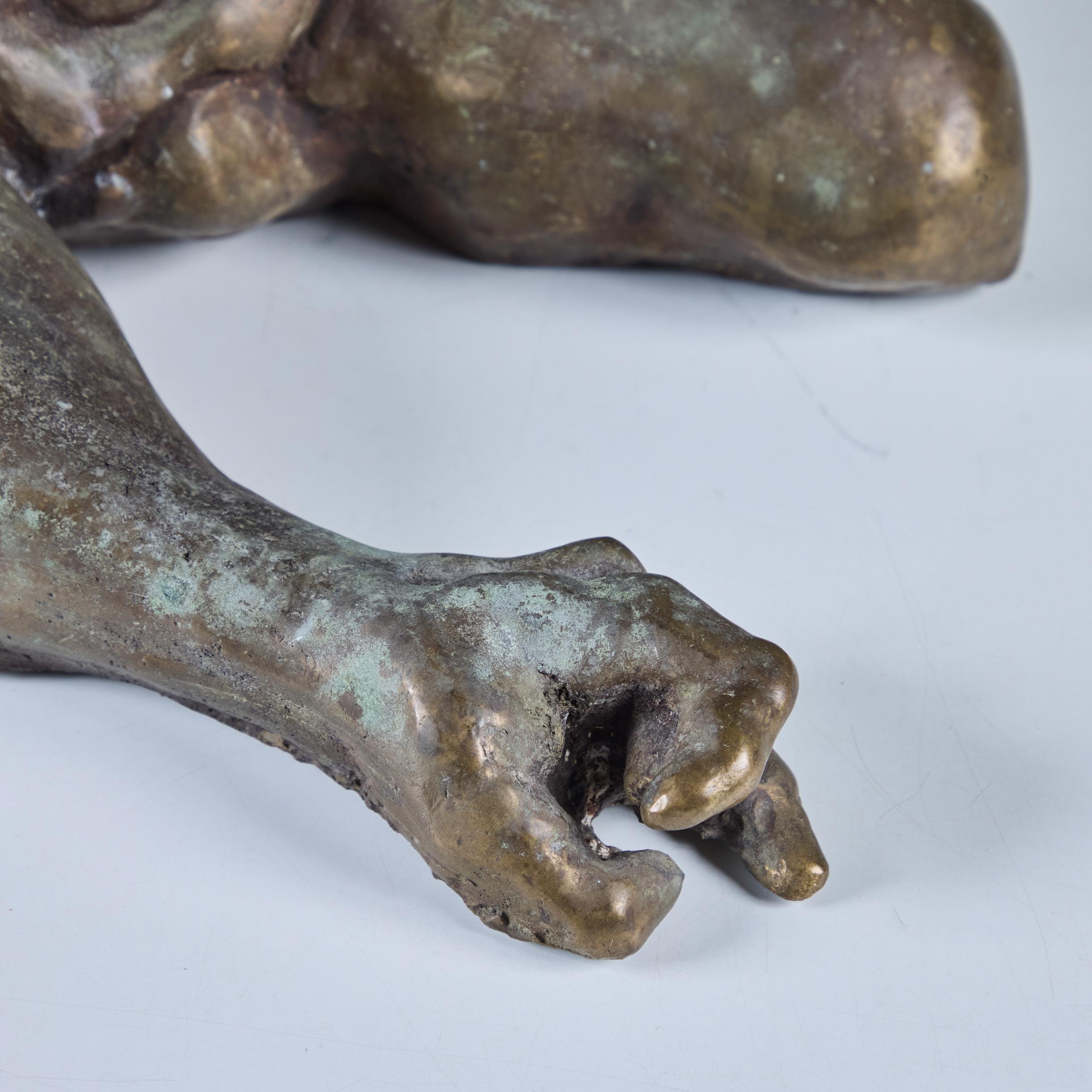 Scultura maschile astratta in bronzo fuso in vendita 4