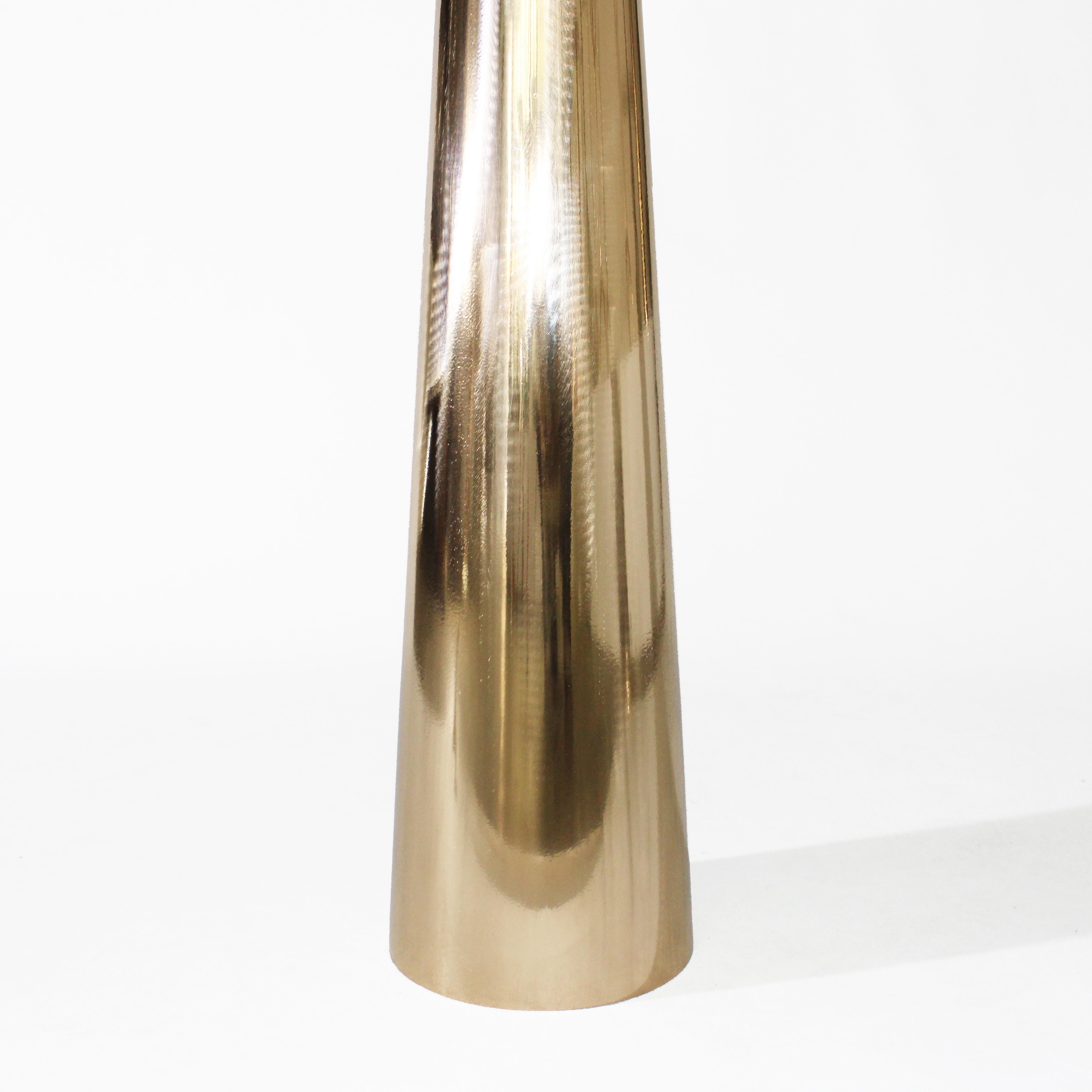 Lega-Beistelltisch aus Bronzeguss, Aluminium und Kupfer von Studio Sunt (21. Jahrhundert und zeitgenössisch) im Angebot