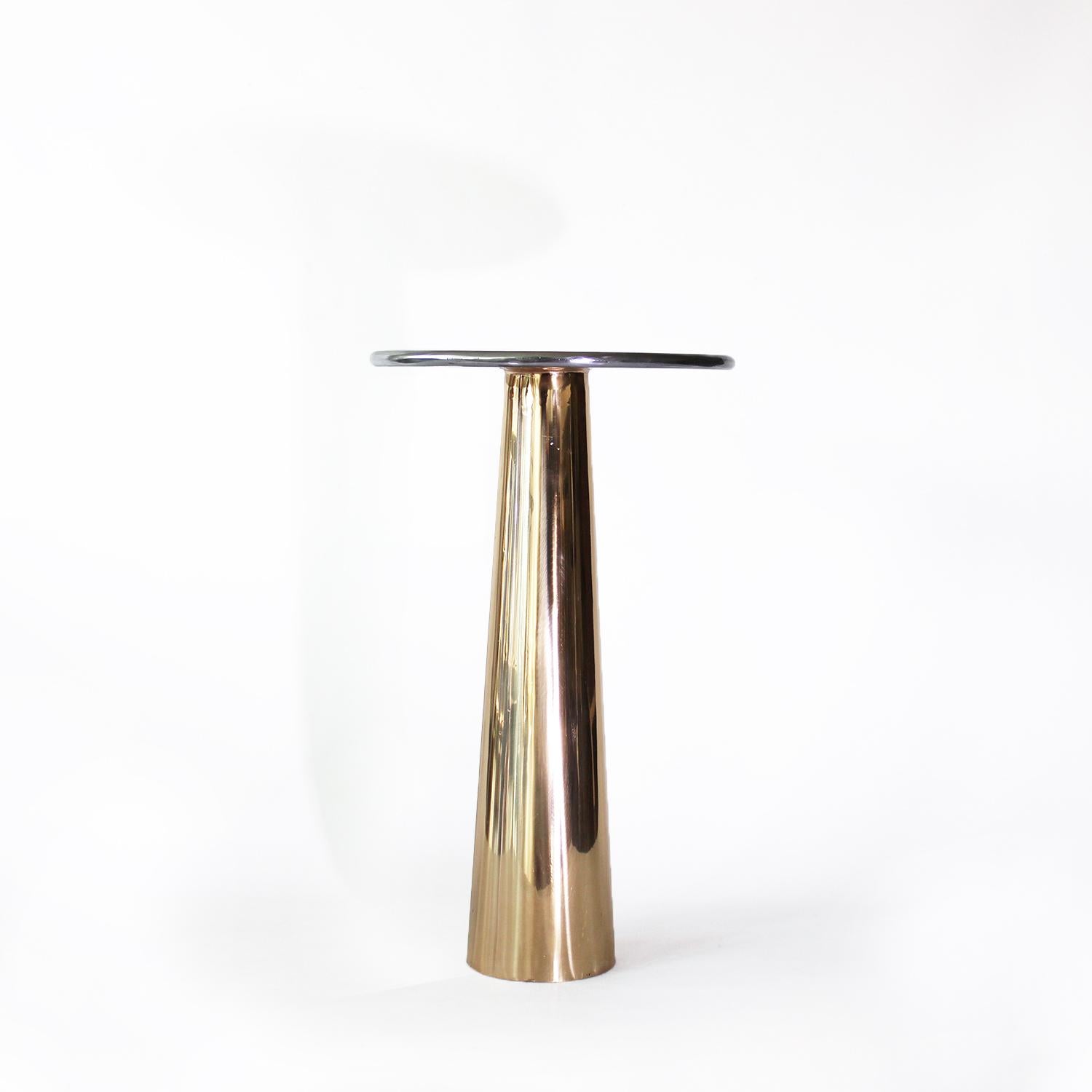 XXIe siècle et contemporain Table d'appoint cône en bronze moulé et aluminium de Studio Sunt en vente