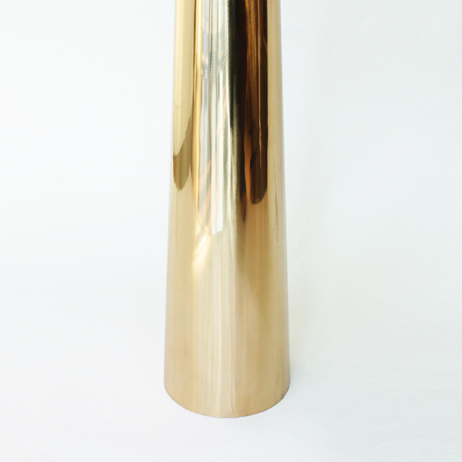 Moulage Table d'appoint cône en bronze moulé et aluminium de Studio Sunt en vente