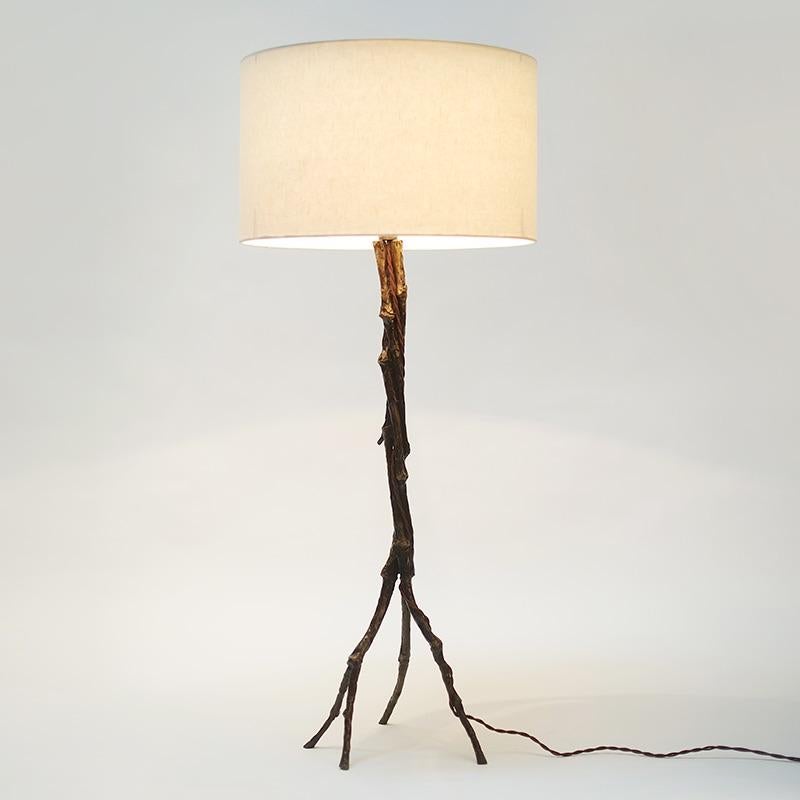 Amazon-Stehlampe aus Bronzeguss mit Leinenschirm von Elan Atelier im Angebot 1