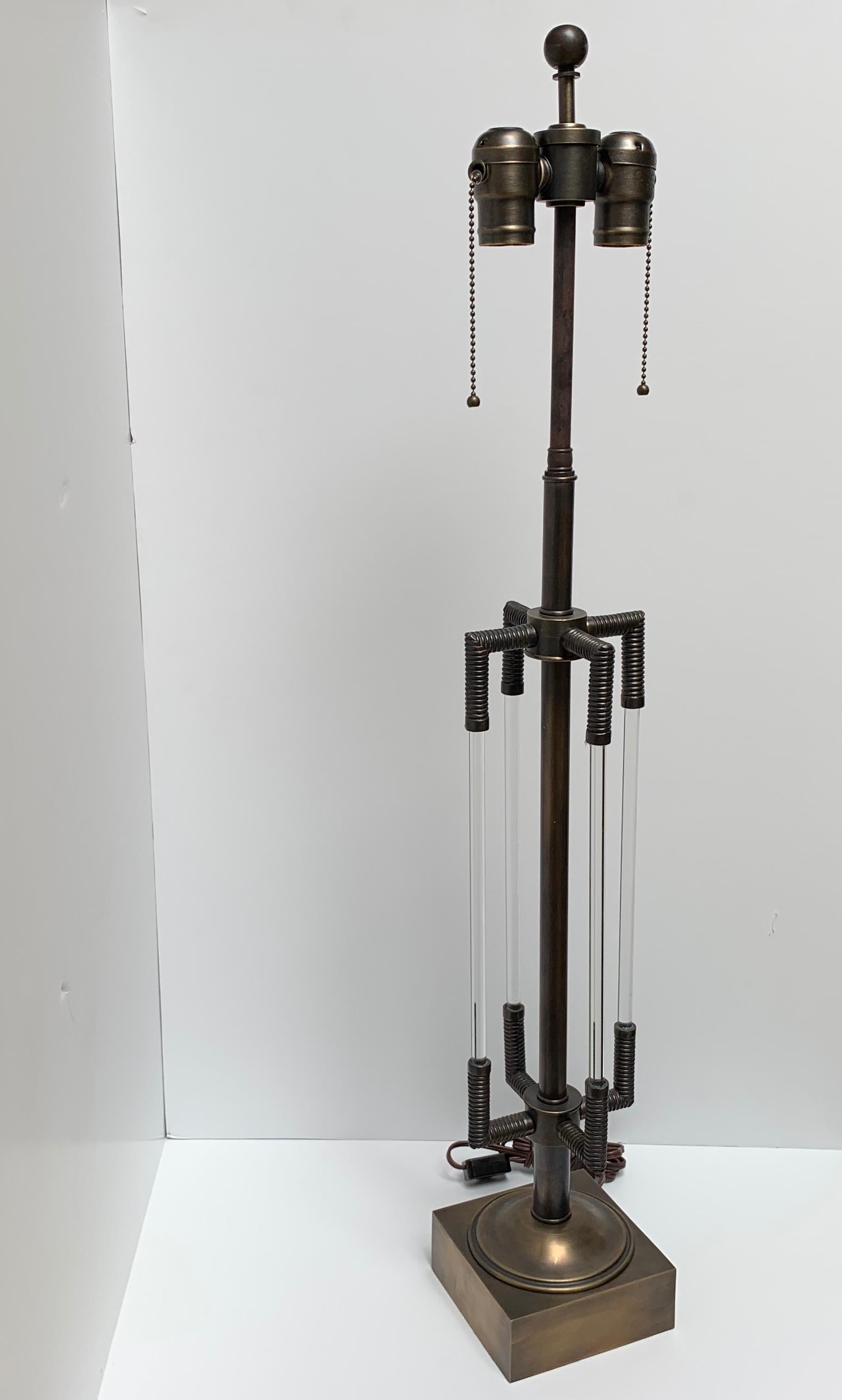 Américain Bronze moulé,  Lampes Art déco avec tiges en verre massif en vente