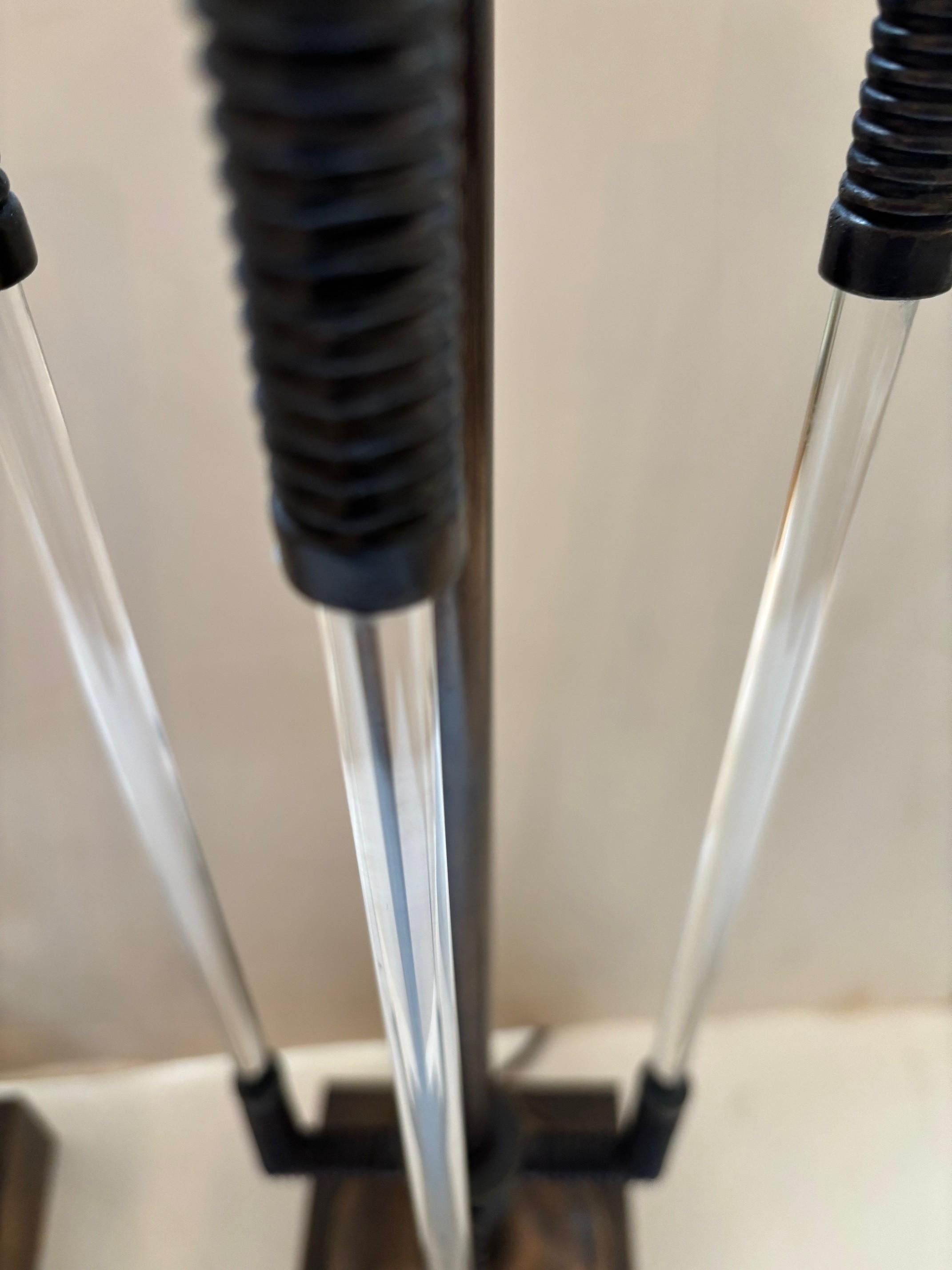 Bronze moulé,  Lampes Art déco avec tiges en verre massif en vente 7