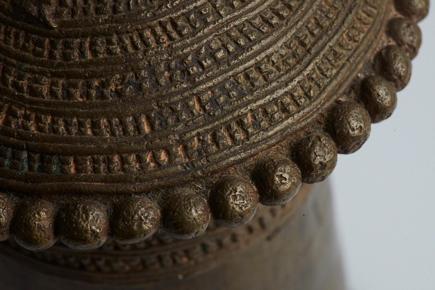 Cast Bronze Bell, Benin, 1940s In Good Condition In Aramits, Nouvelle-Aquitaine