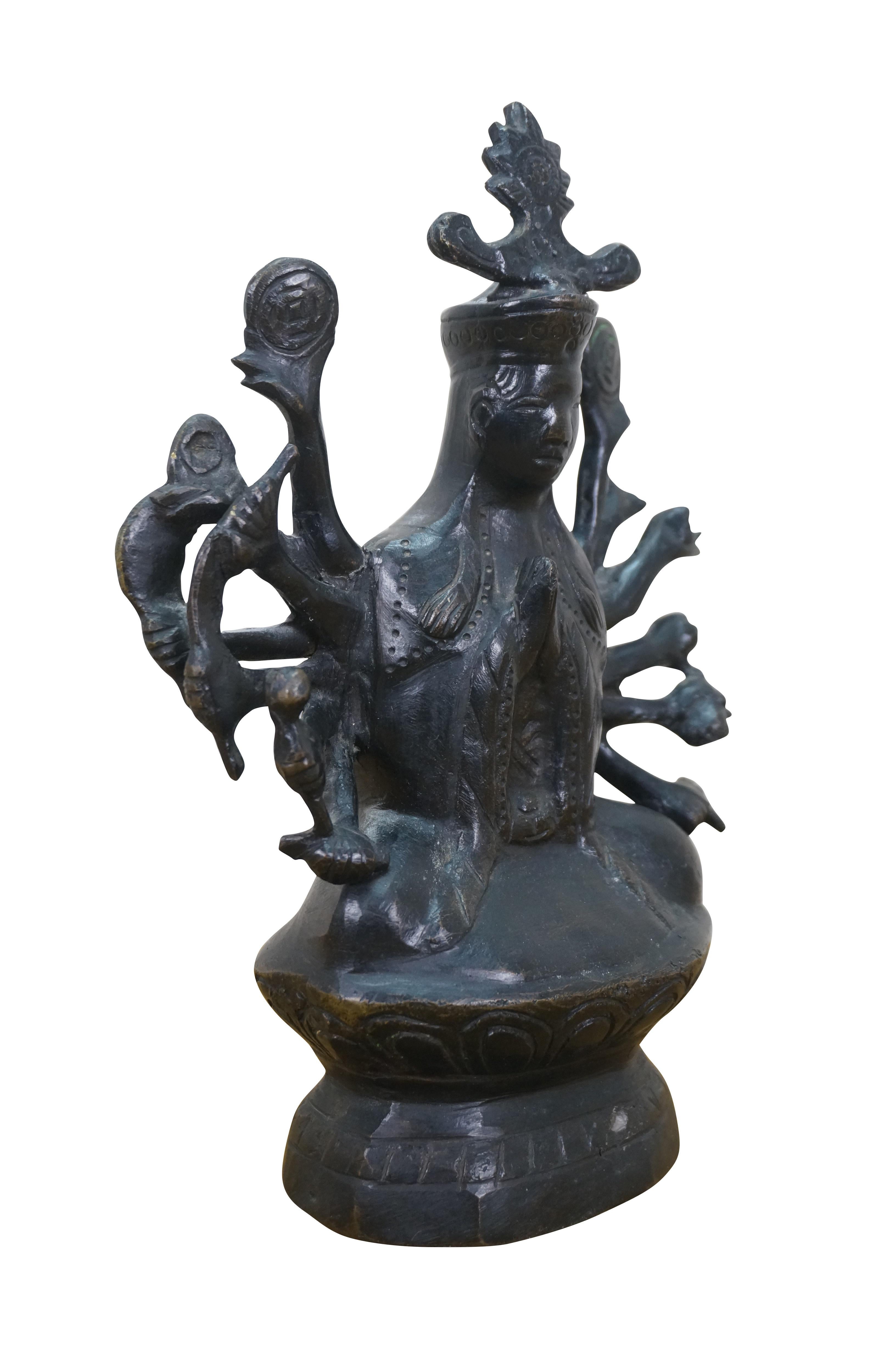 Cineserie Statua in bronzo fuso del tempio buddista Bodhisattva Avalokiteshvara Mille braccia 9