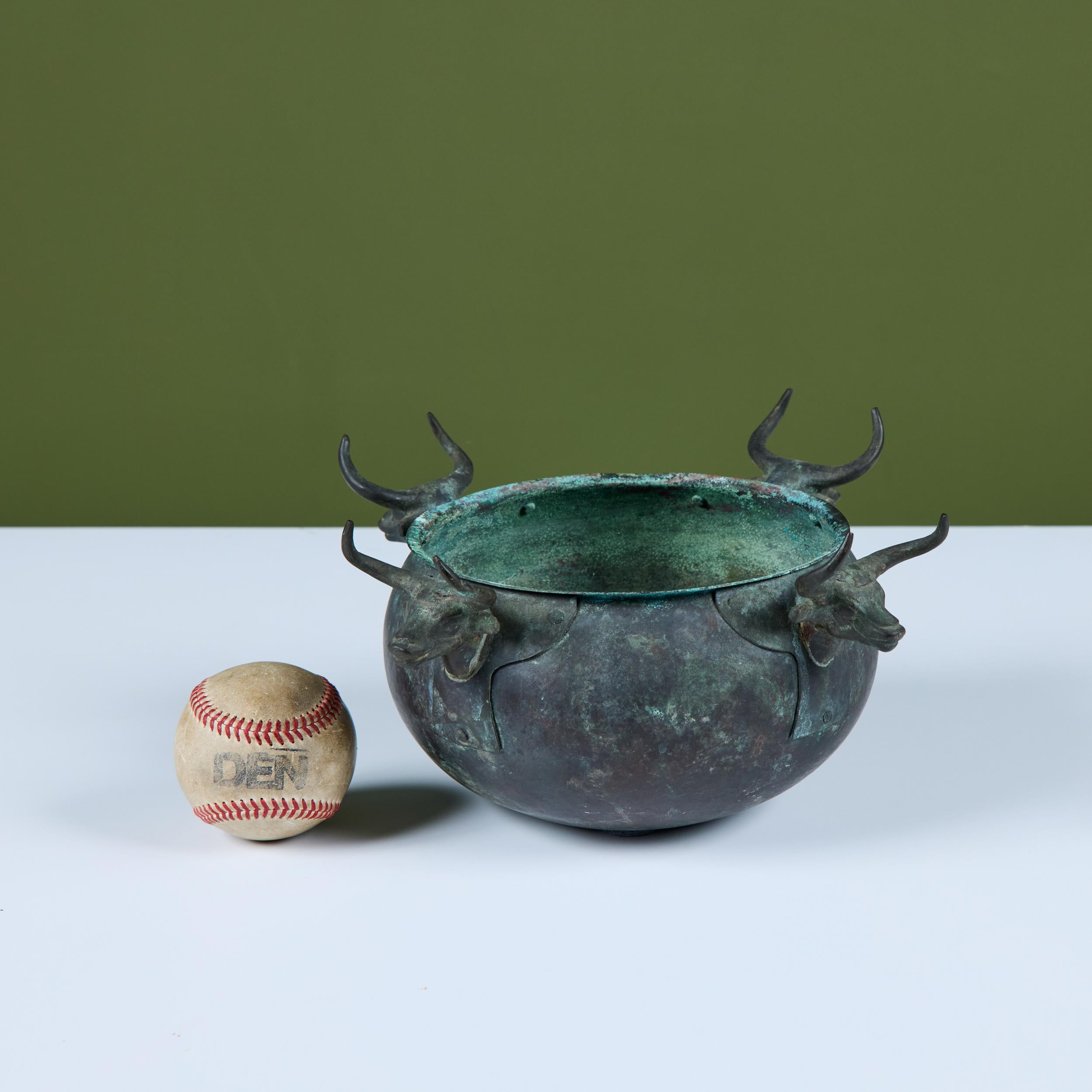 Cuenco Toro de Bronce Fundido Turco en venta