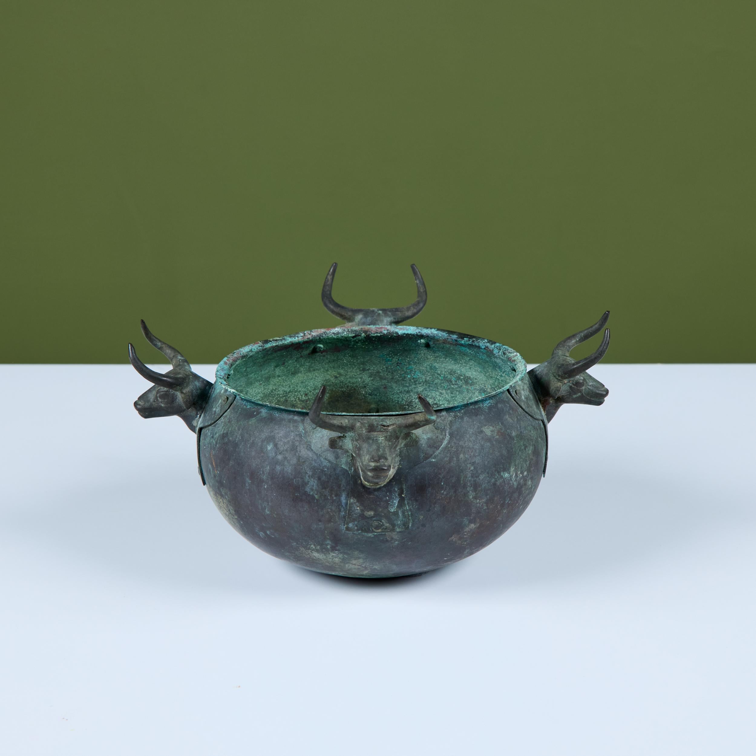 Cuenco Toro de Bronce Fundido siglo XX en venta