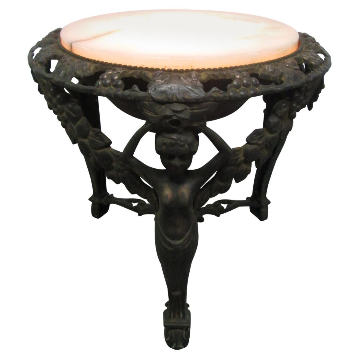Table basse en bronze moulé avec plateau en albâtre enluminant