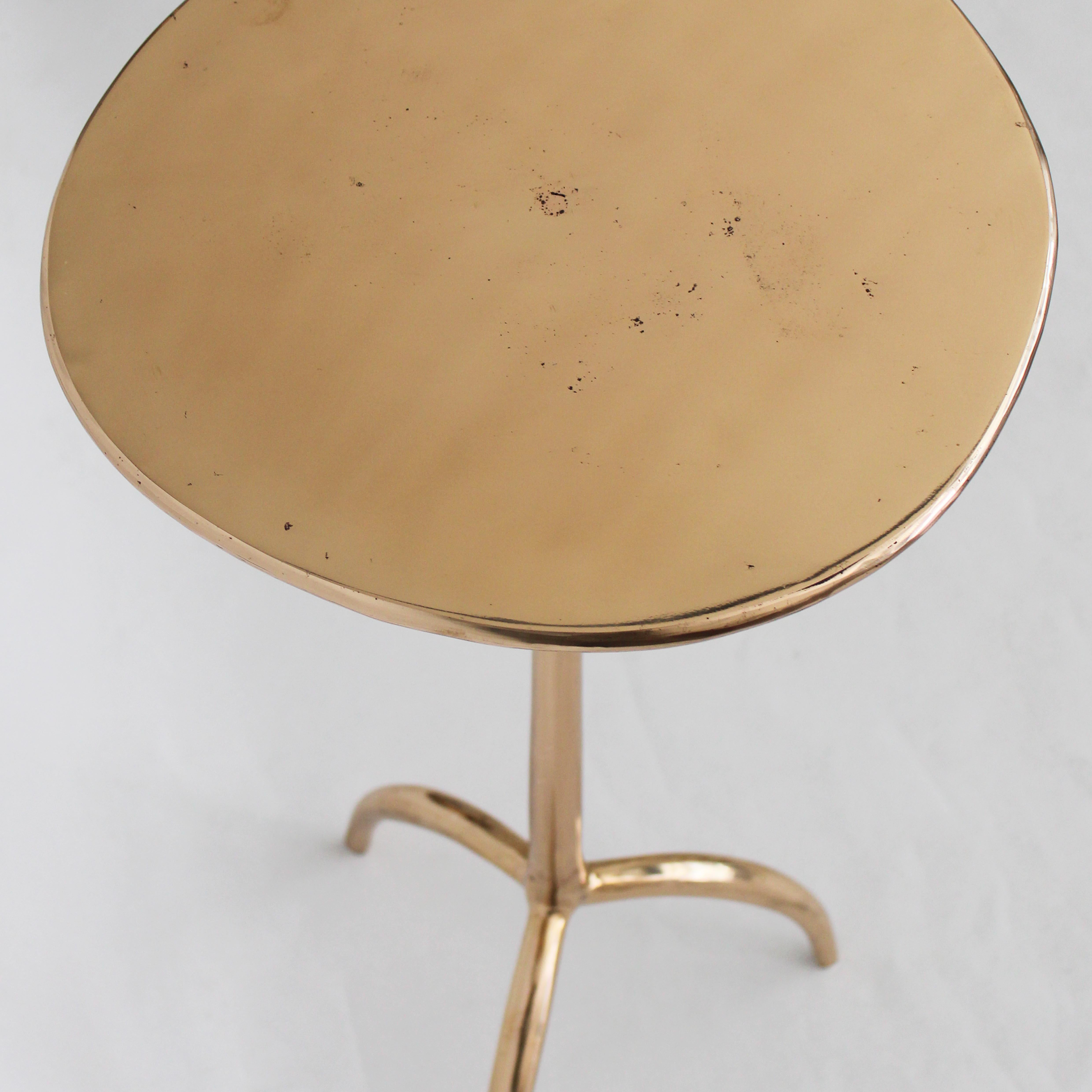 Table d'appoint Colla en bronze moulé de Studio Sunt en vente 3