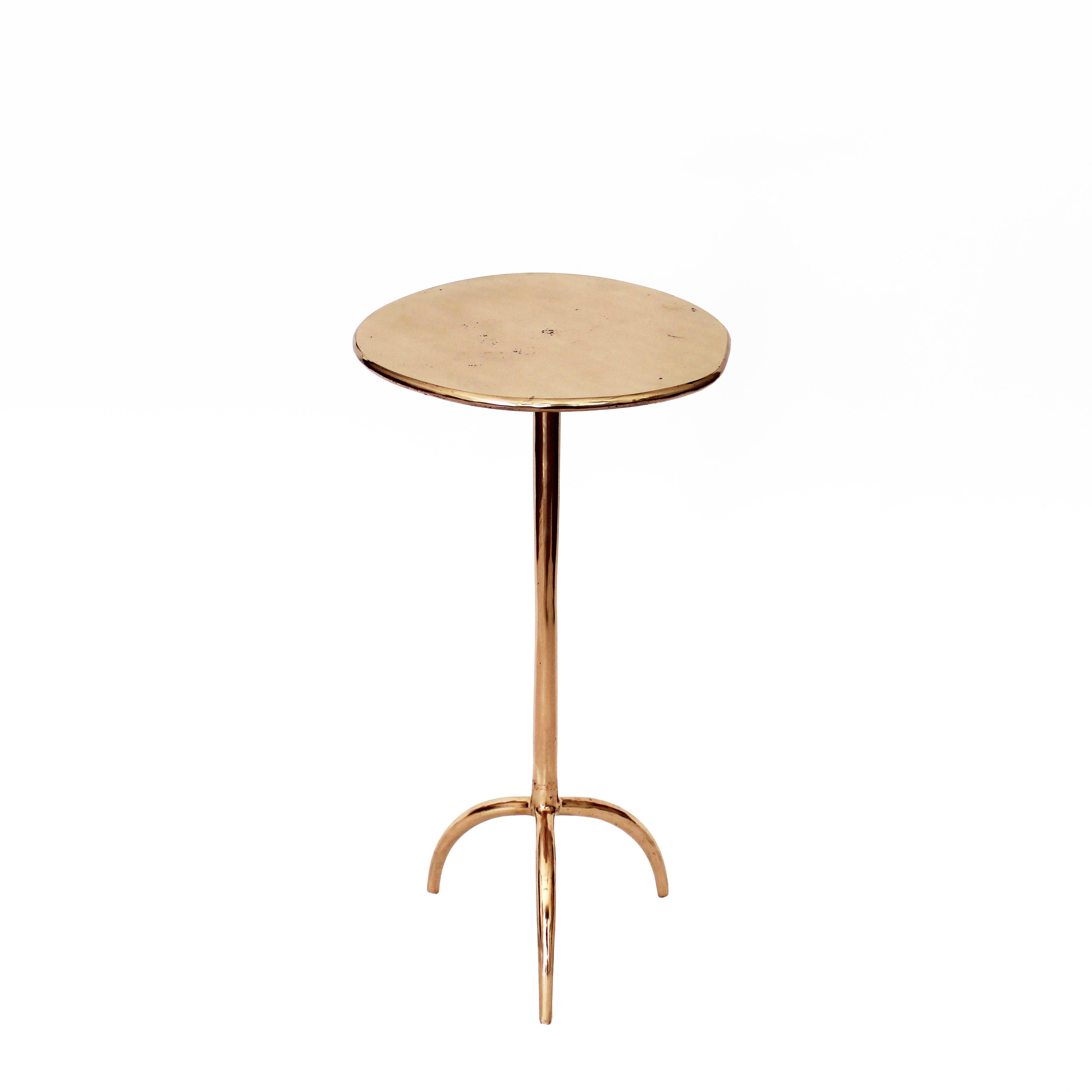 Tavolino Colla in bronzo fuso I di Studio A+I
Dimensioni: D 31 x H 60 cm. 
Materiali: Bronzo.

Studio Sunt è uno studio di design con sede a Istanbul che rinnova le tradizioni applicando l'artigianato al design contemporaneo con l'esperienza della