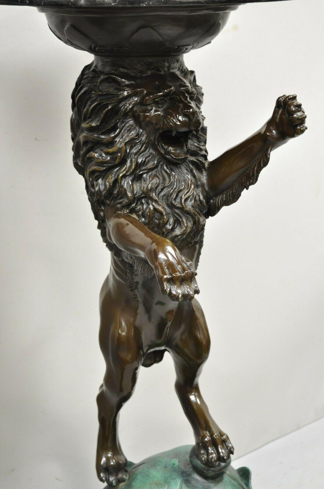 Figurale Löwenskulptur aus Bronzeguss, Skulptur mit Marmorplatte nach P.J Mene, Paar (Empire) im Angebot