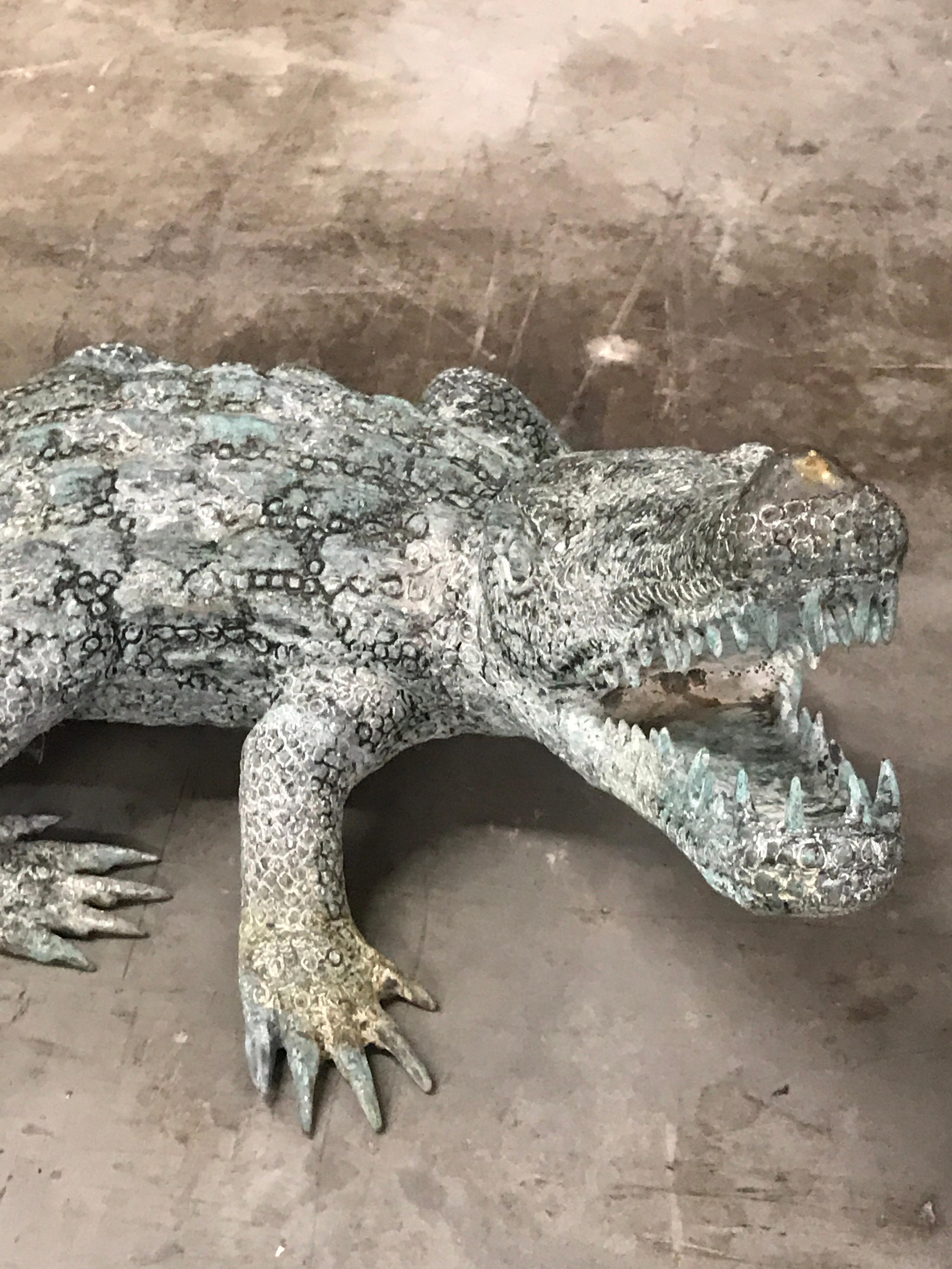 alligator garden sculpture